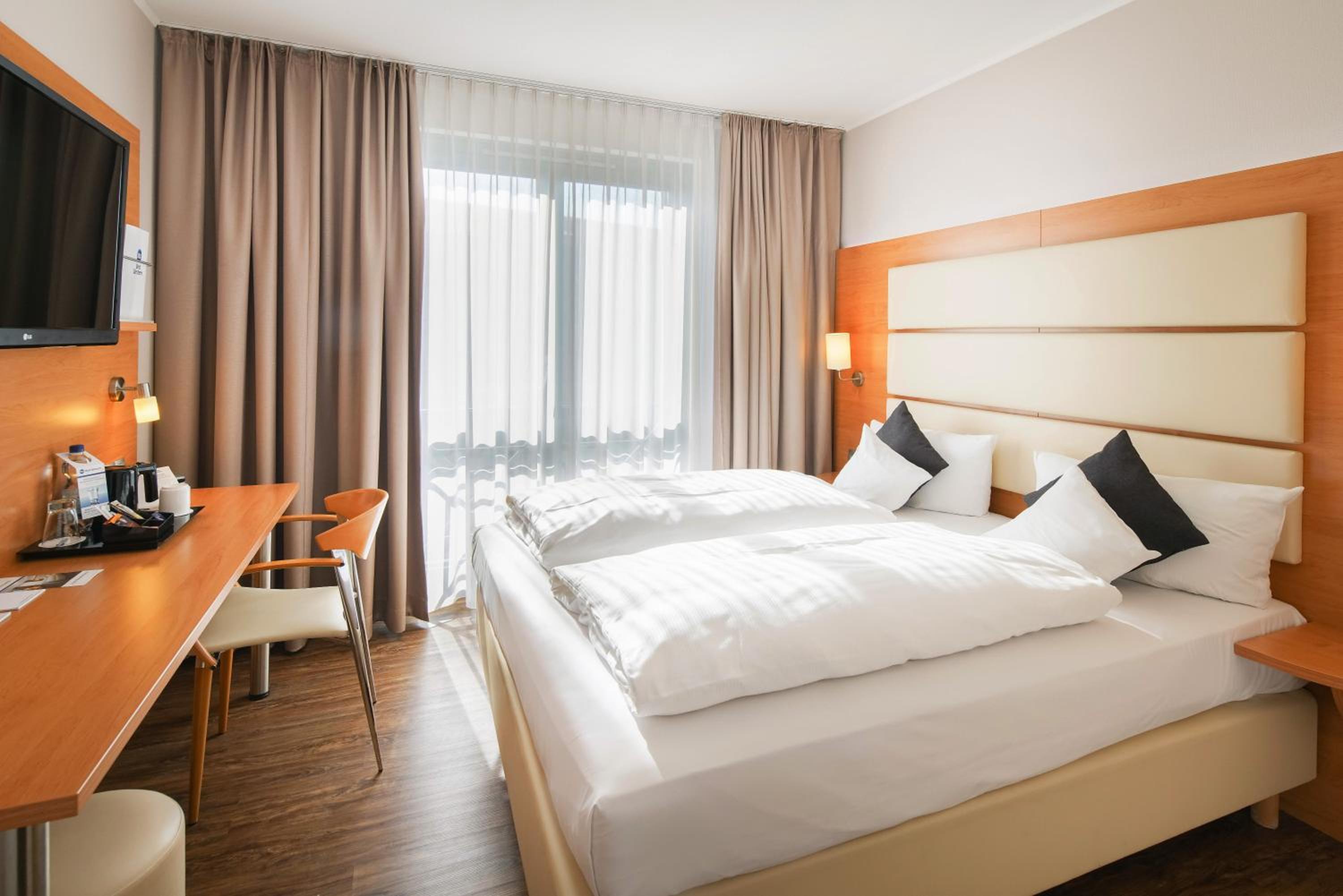 Standard Double Room - Photo 1