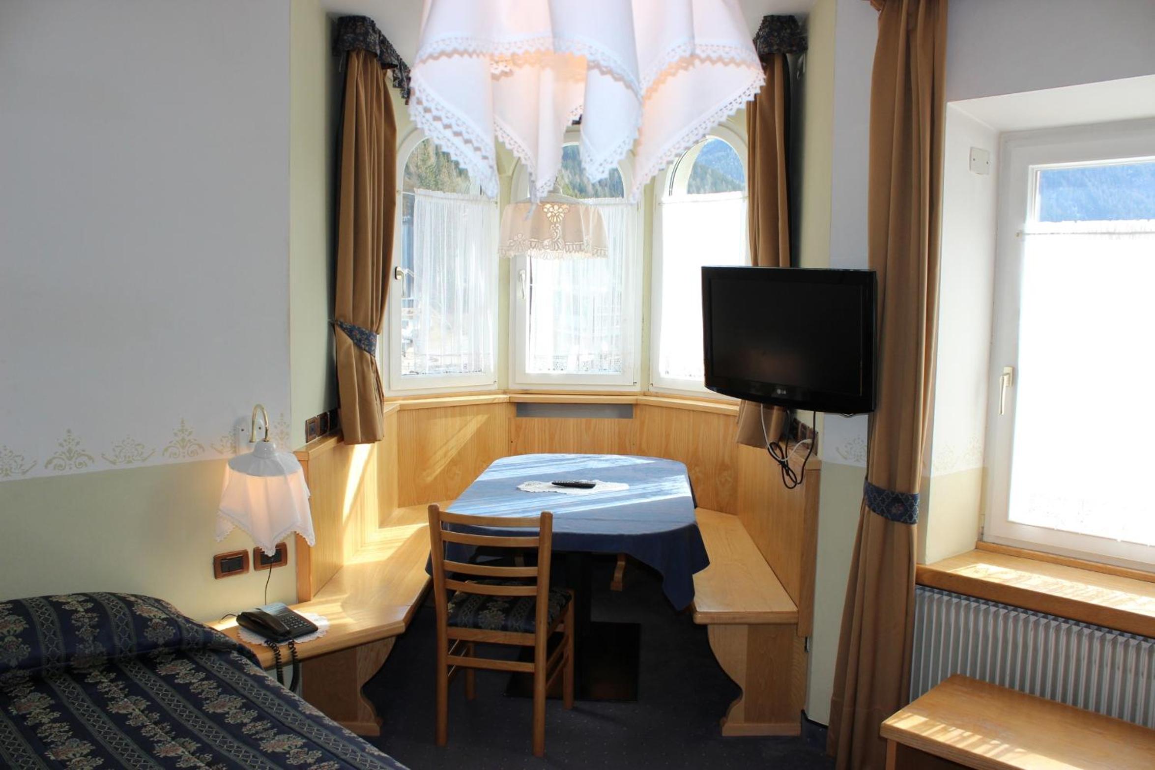Superior Triple Room photo 2