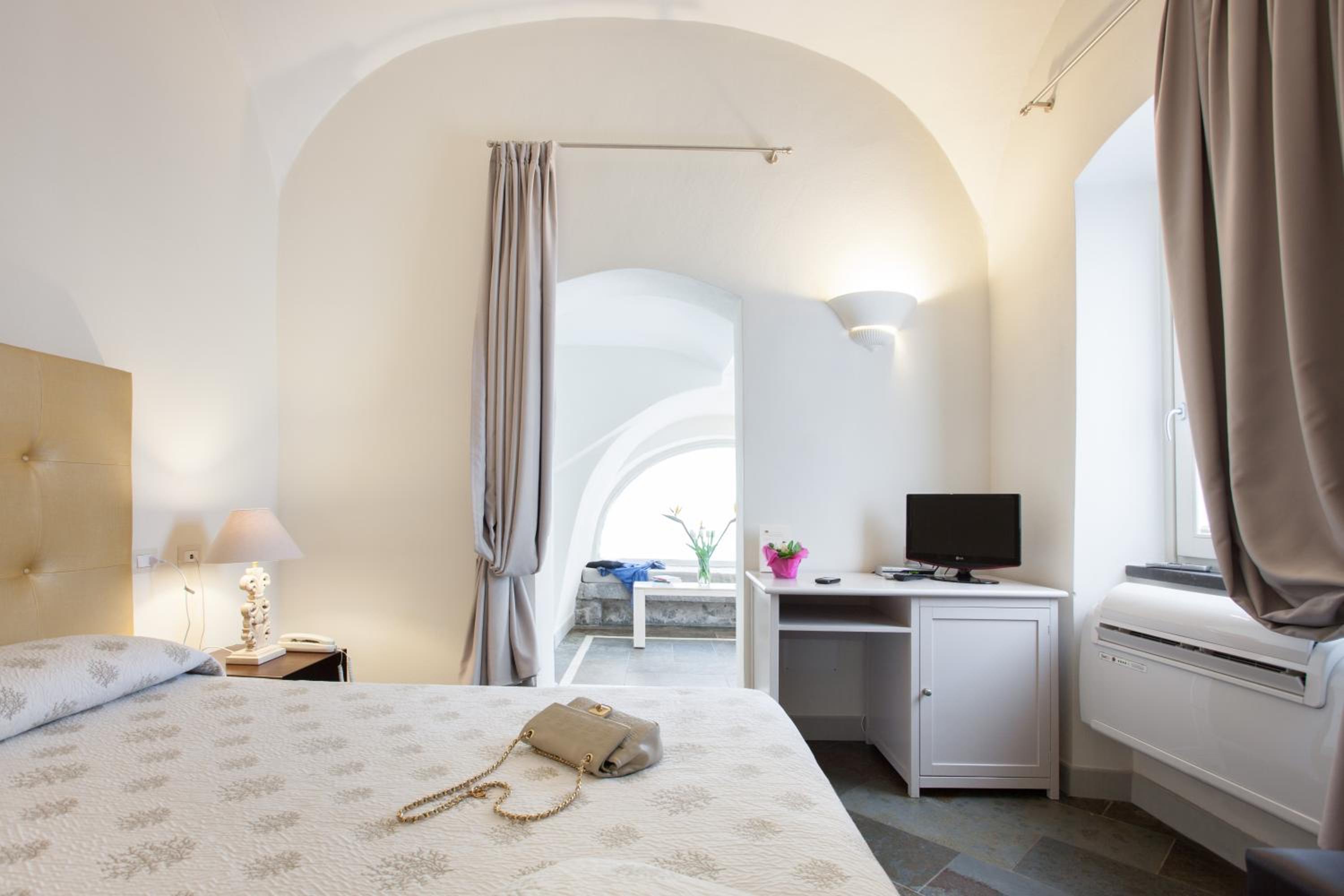 Double or Twin Room - Photo 2