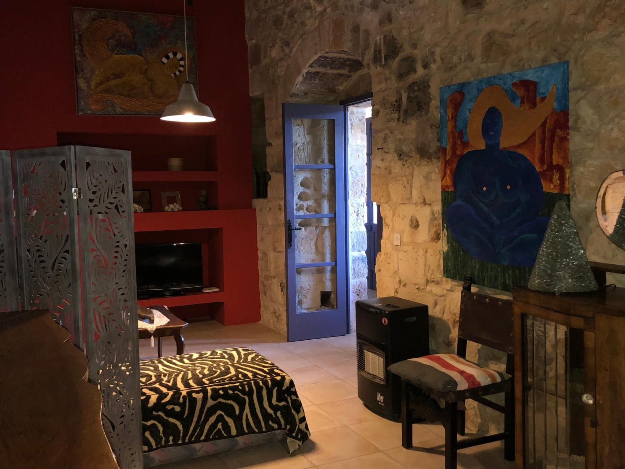 Deluxe Queen Suite - Photo 11