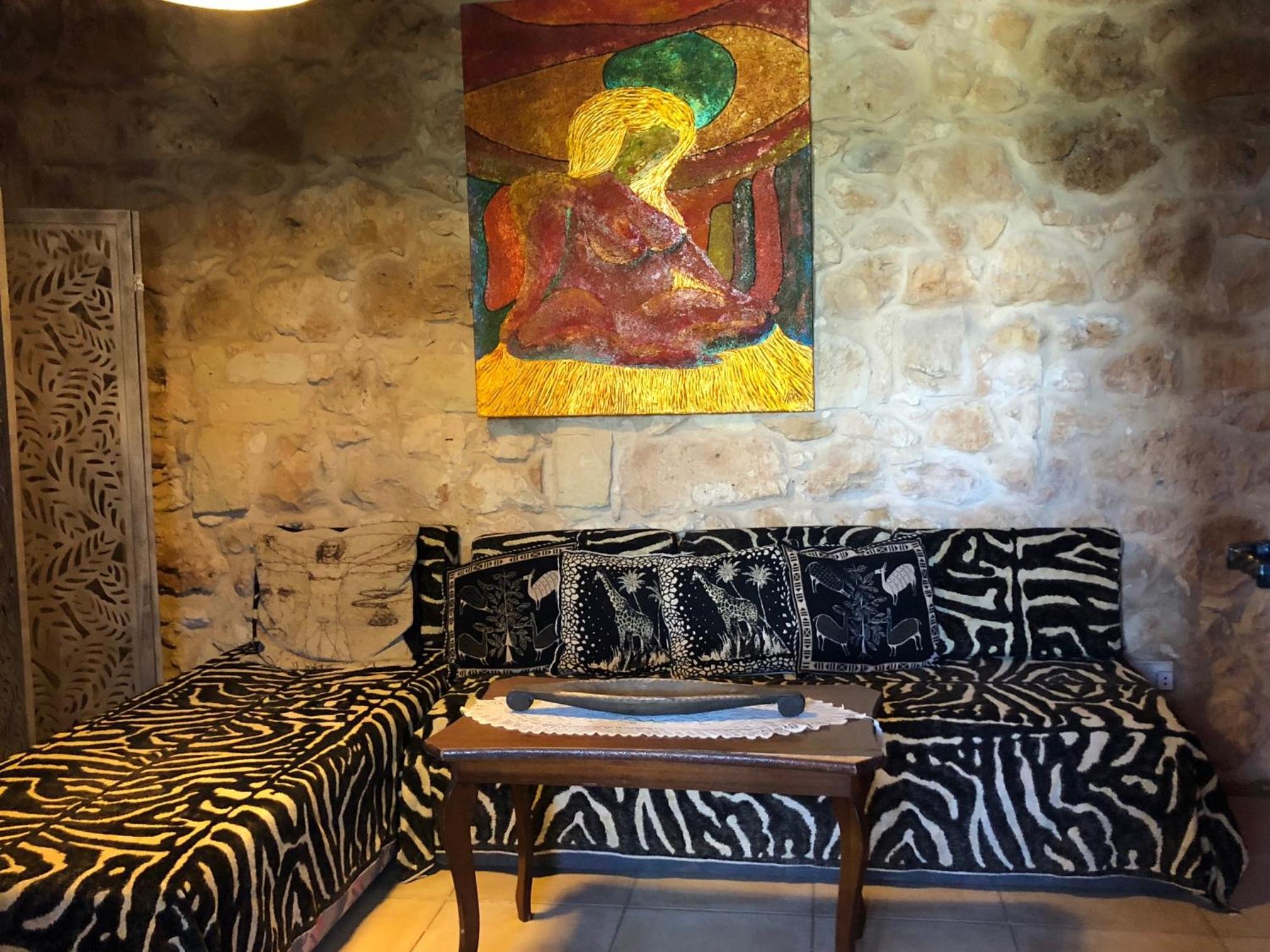 Deluxe Queen Suite - Photo 14