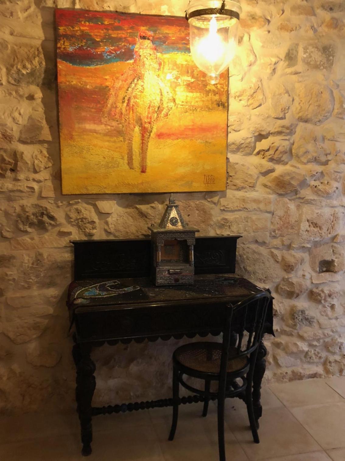 Deluxe Queen Suite - Photo 17