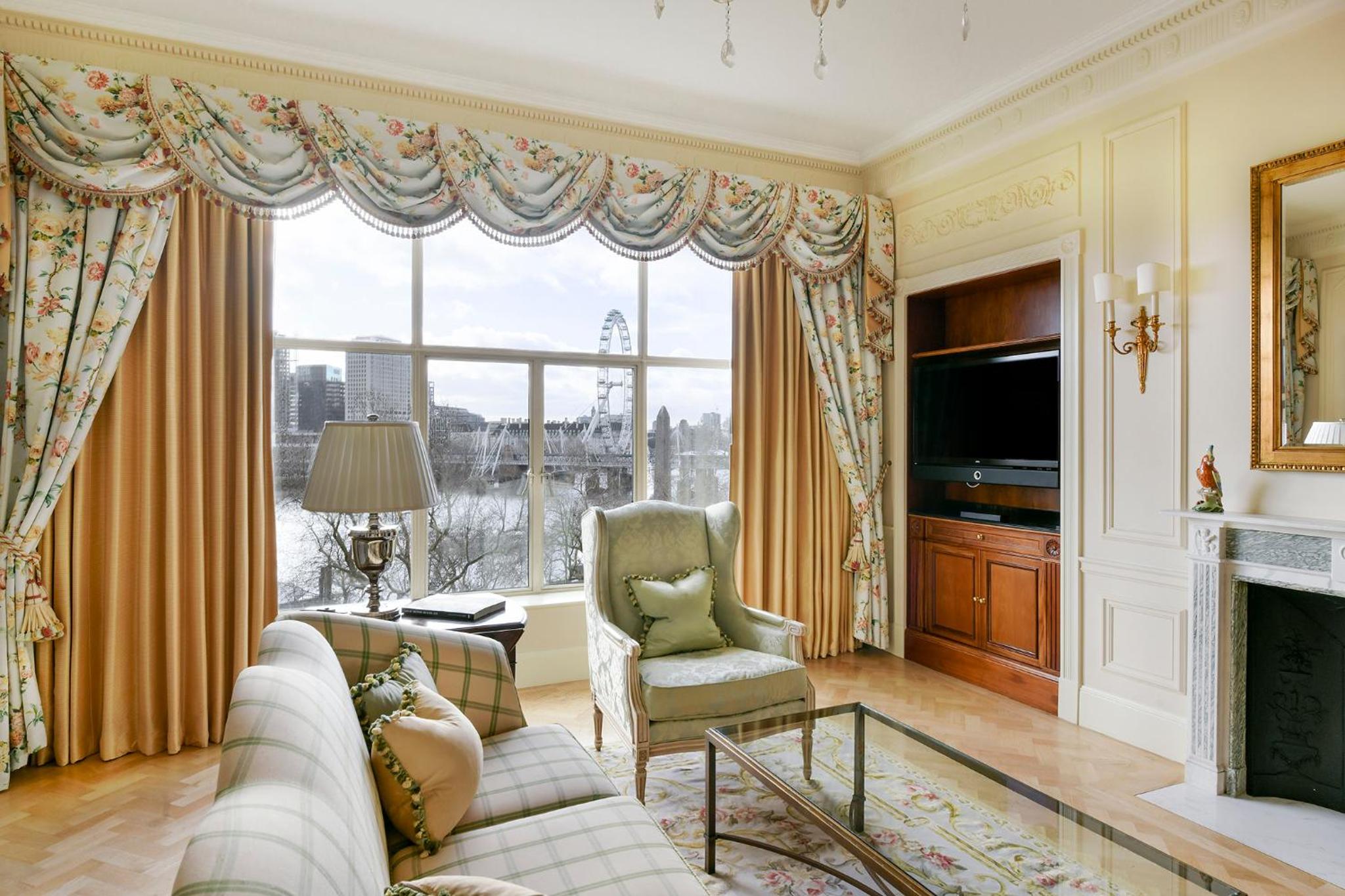 One-Bedroom River View Suite