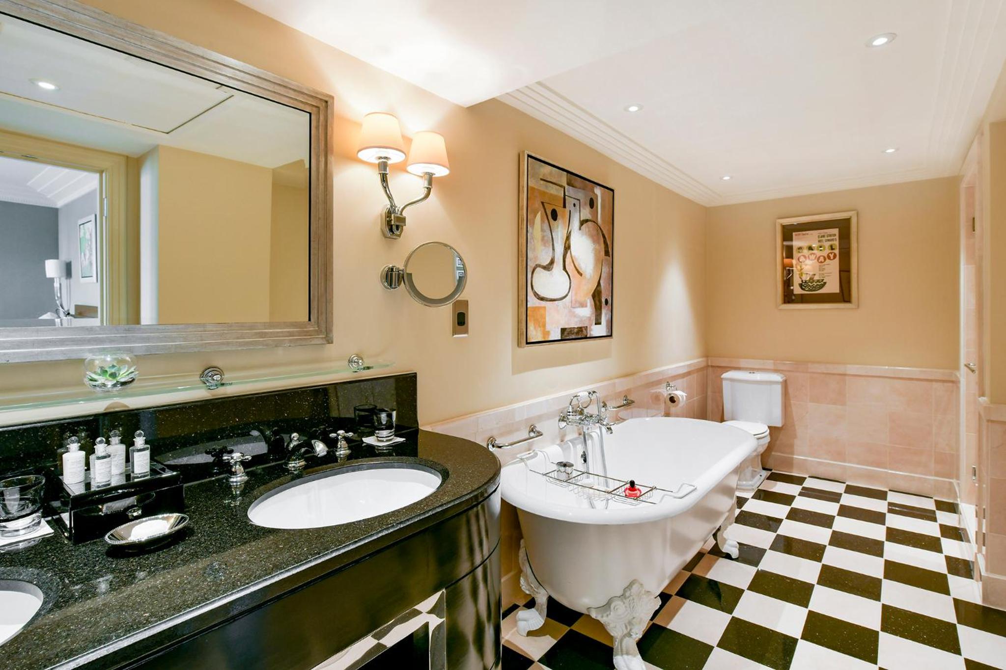 One Bedroom Suite Partial River View thumbnail 5