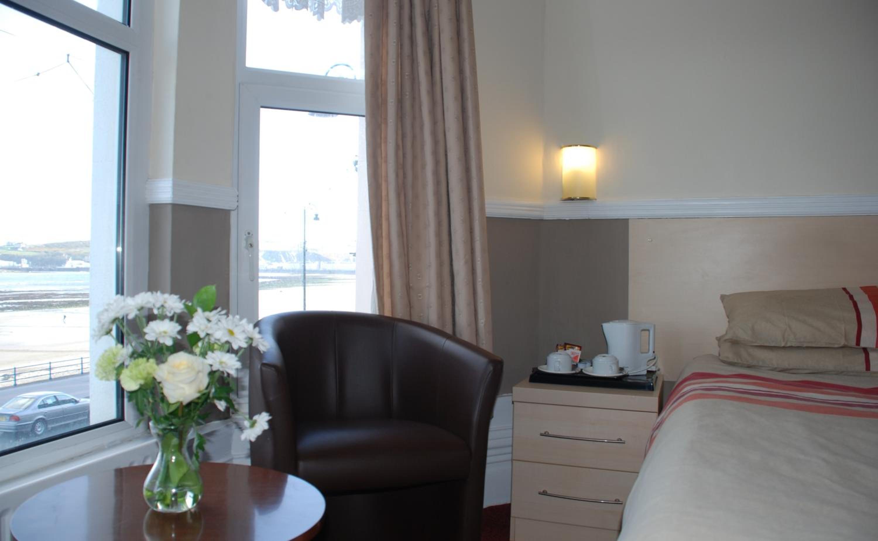 Twin Room with Sea View photo 3