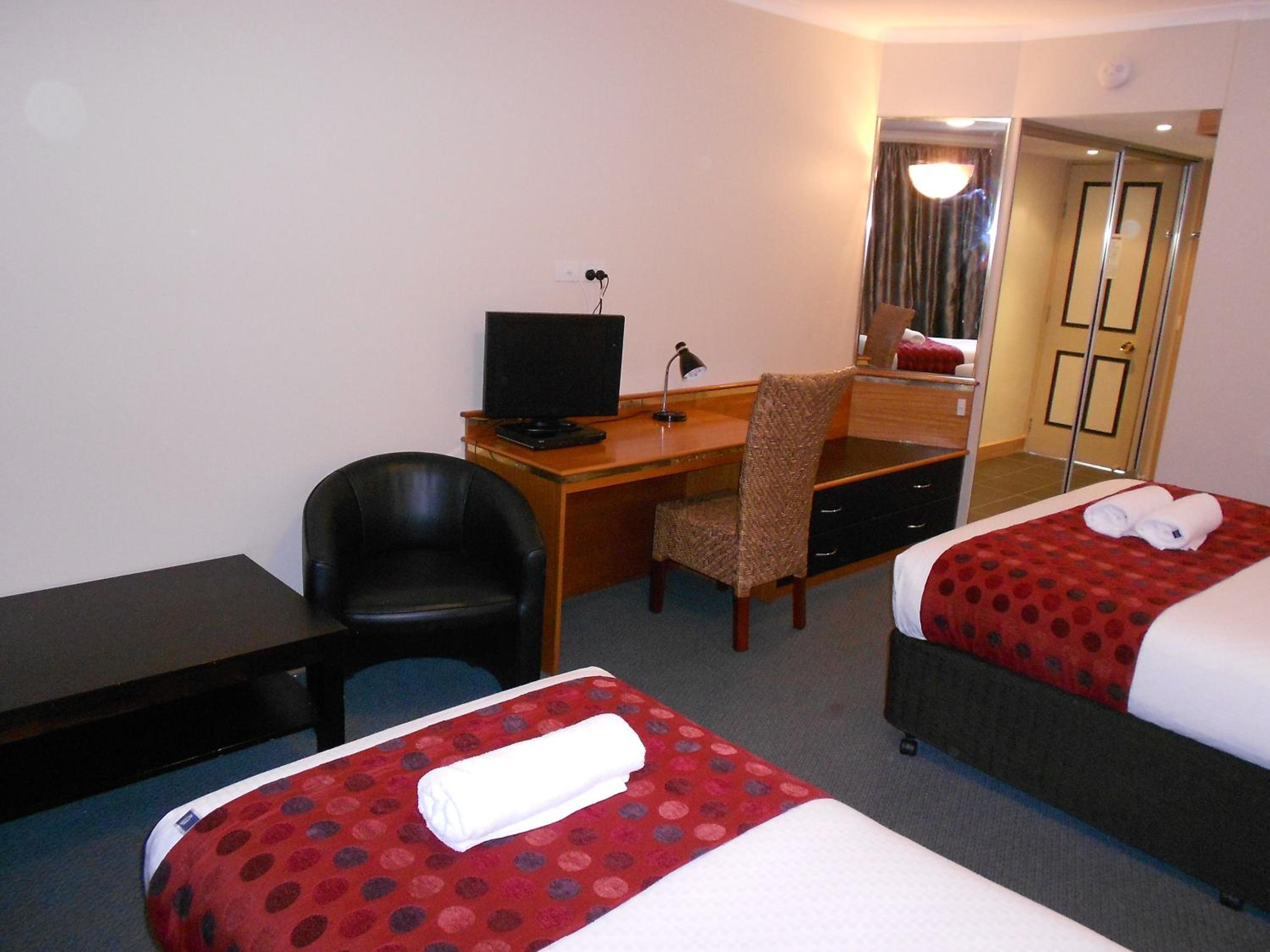 Standard Twin Room - Photo 7