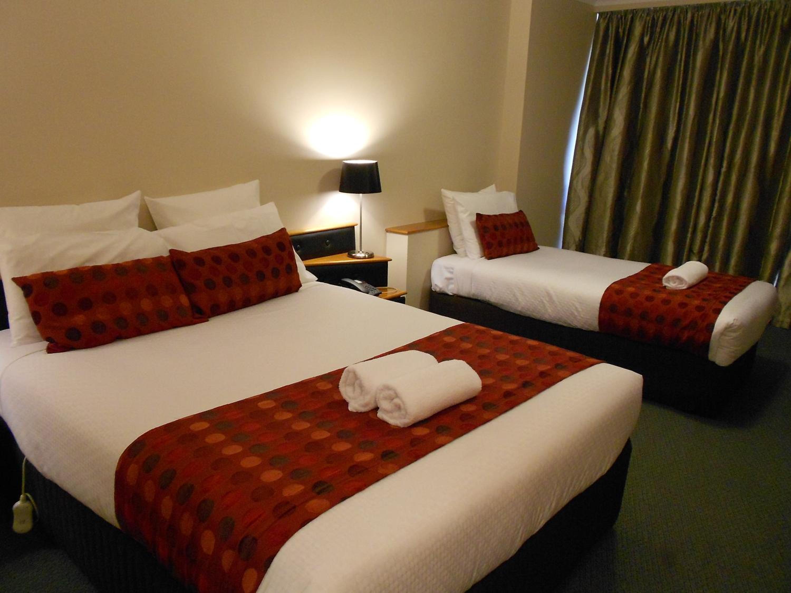 Standard Twin Room - Photo 6