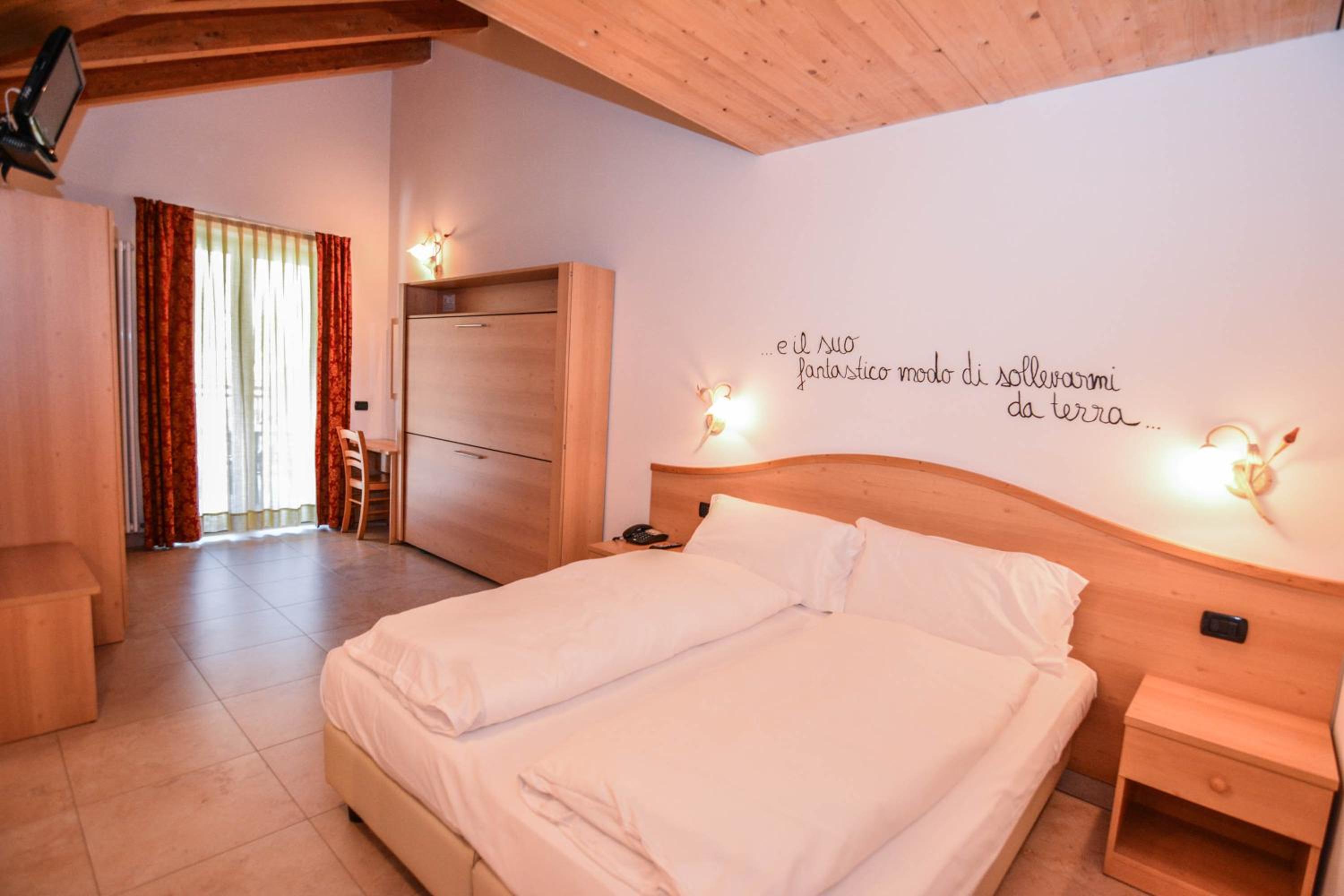 Family Room with Private Bathroom - Photo 7