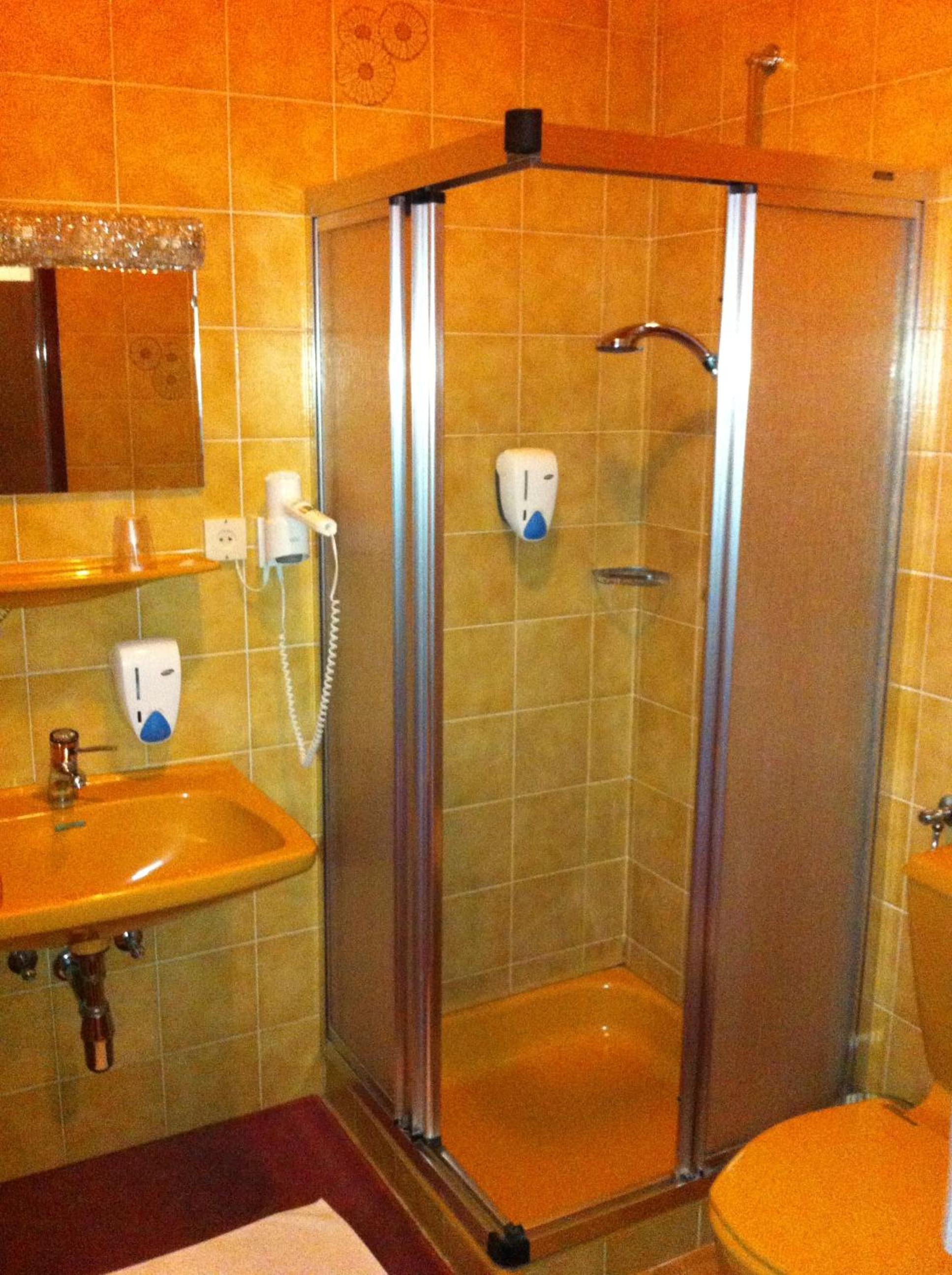 Double Room with Balcony - Photo 3