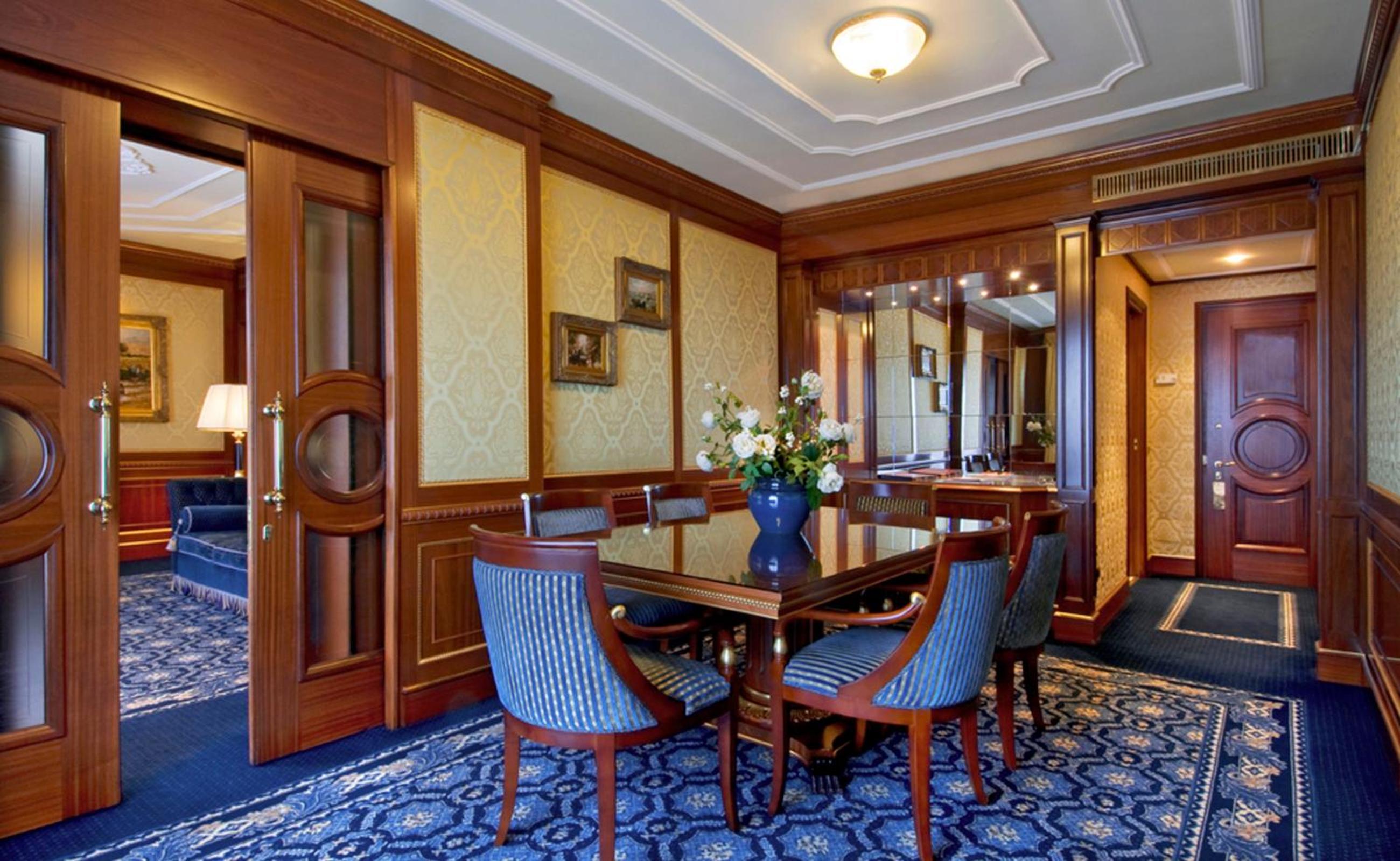 Presidential Suite with Lake View