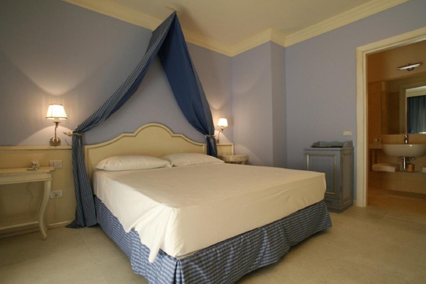 Double or Twin Room - Photo 2