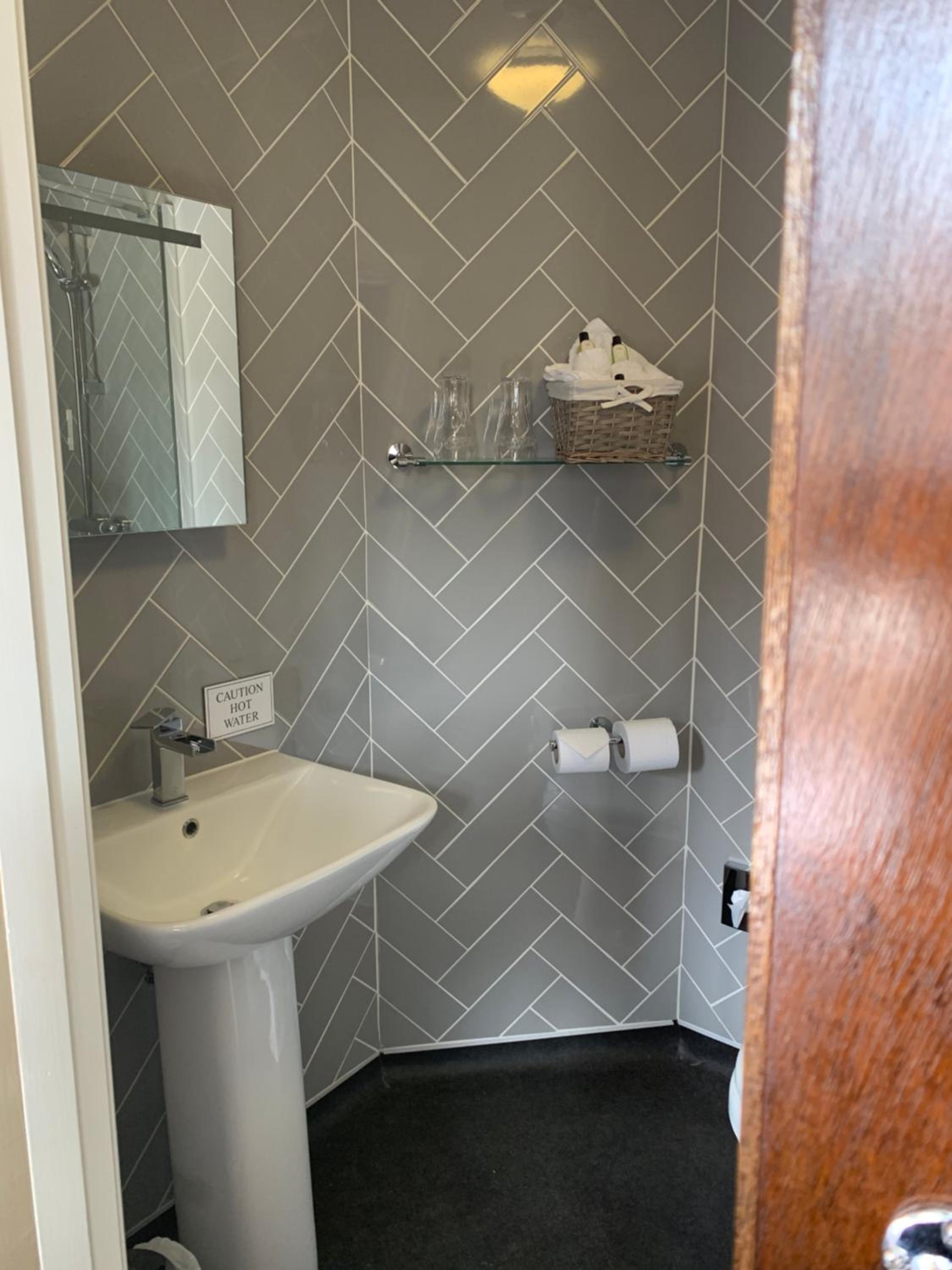 Standard Double with Ensuite - Photo 3
