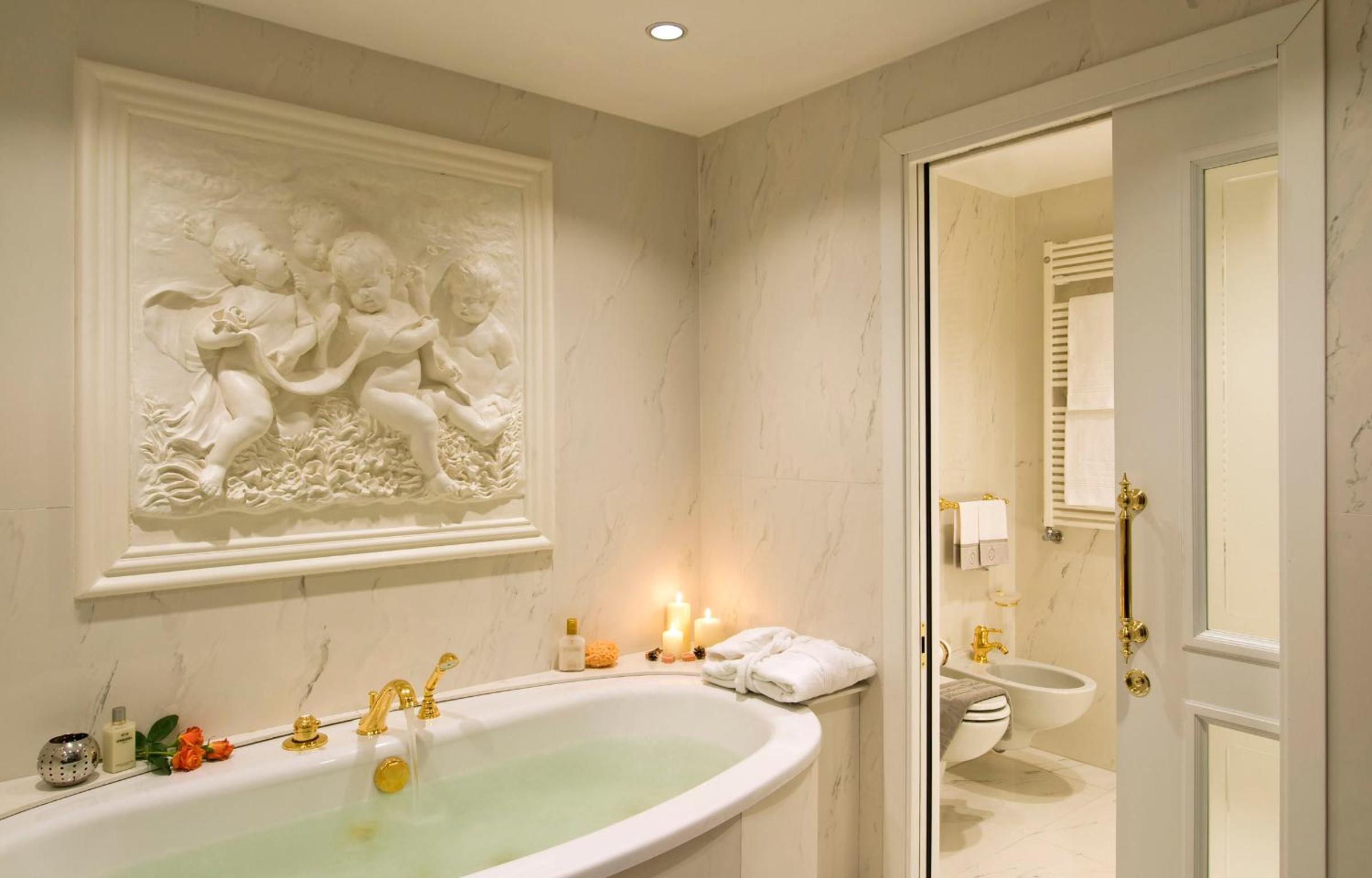 Senior Suite with Lake View - Photo 4