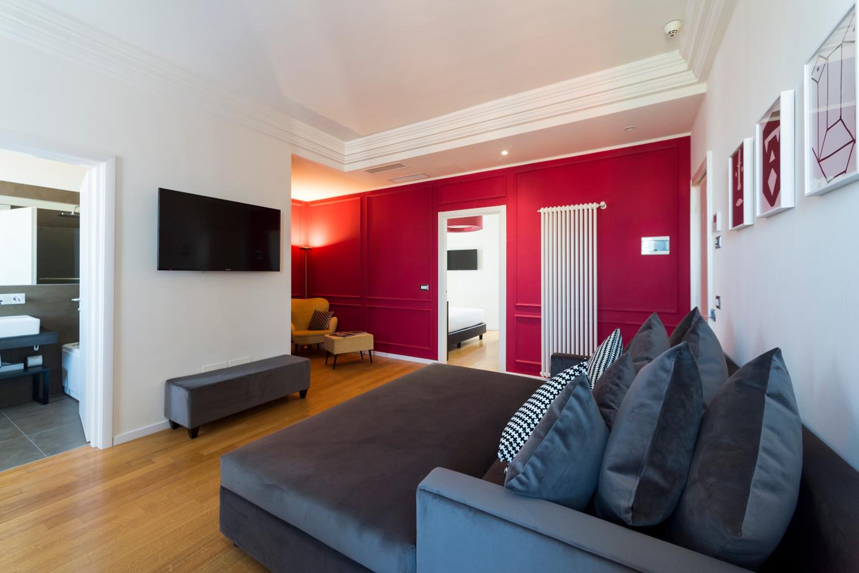 Suite - Photo 5