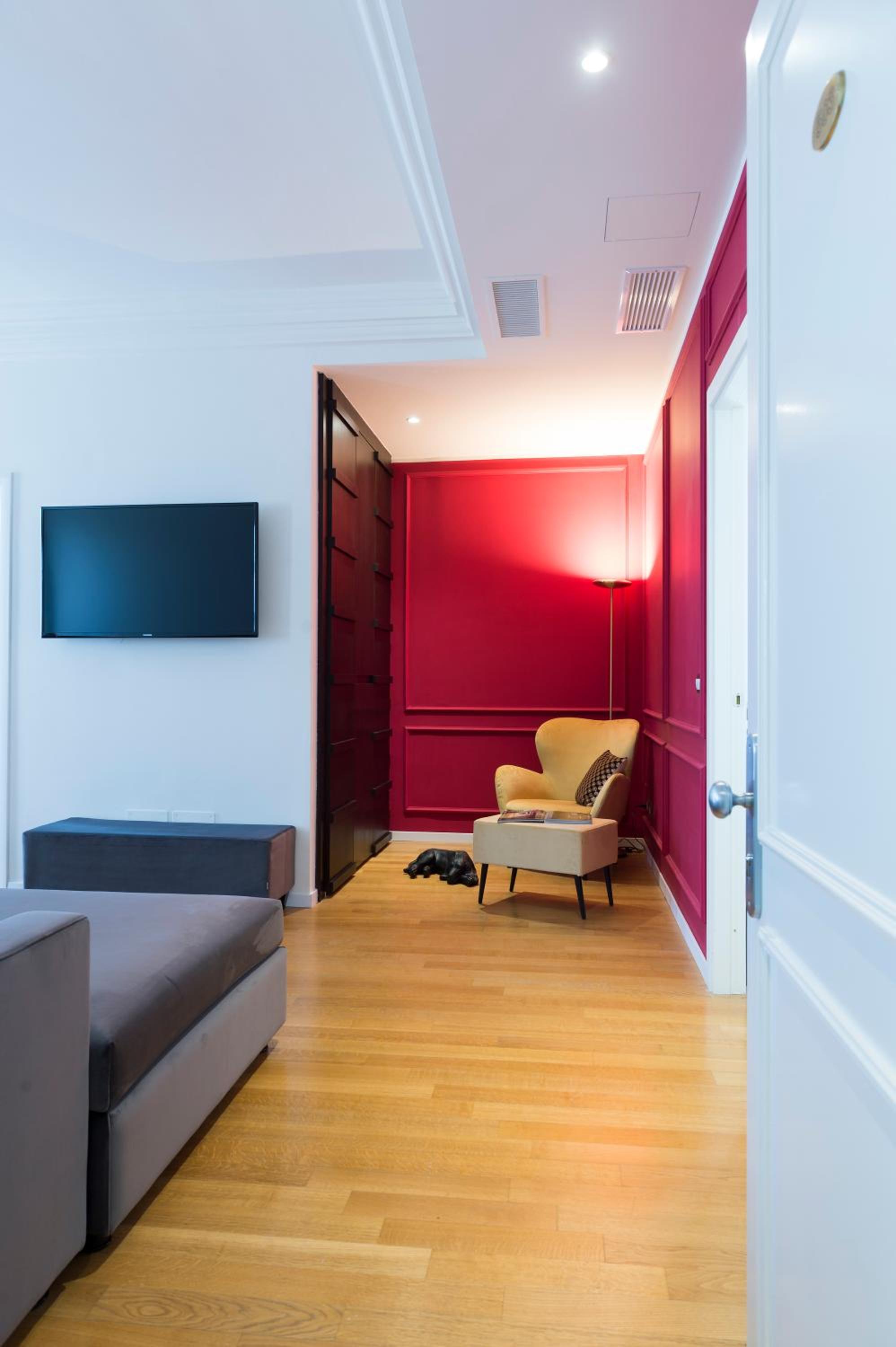 Suite - Photo 12