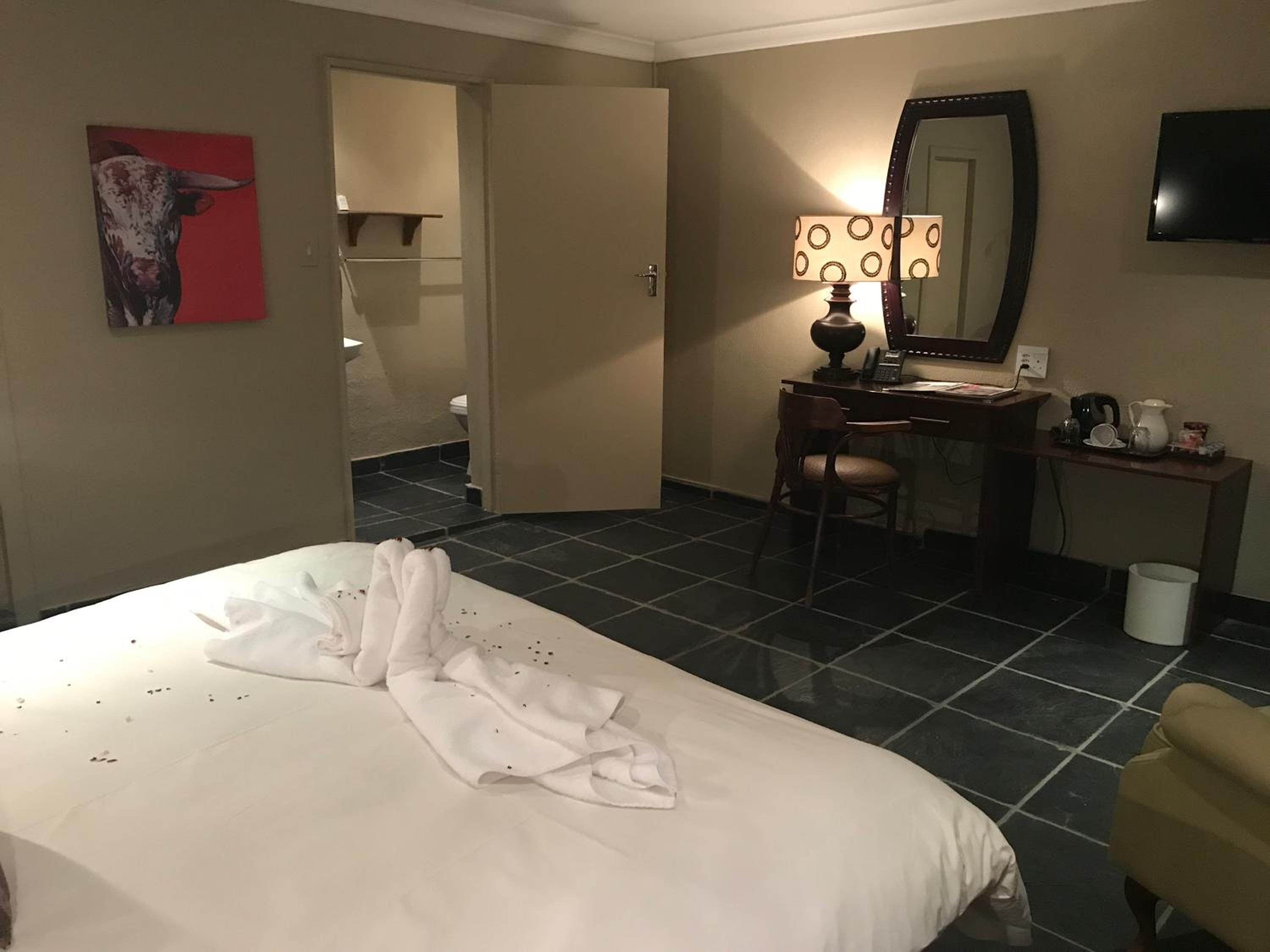 Standard Double Room - Photo 13