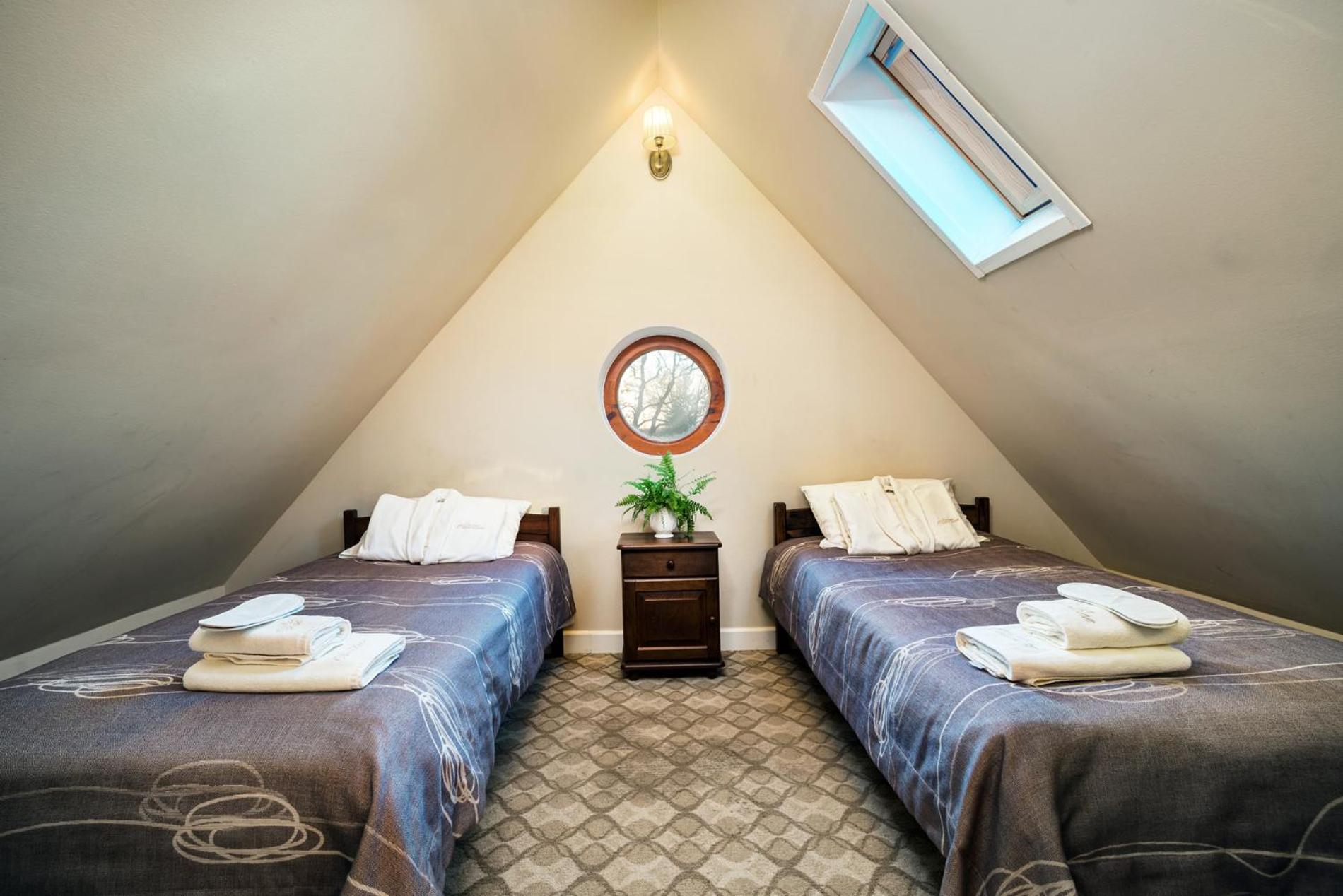 Twin Room with Private External Bathroom - Photo 1