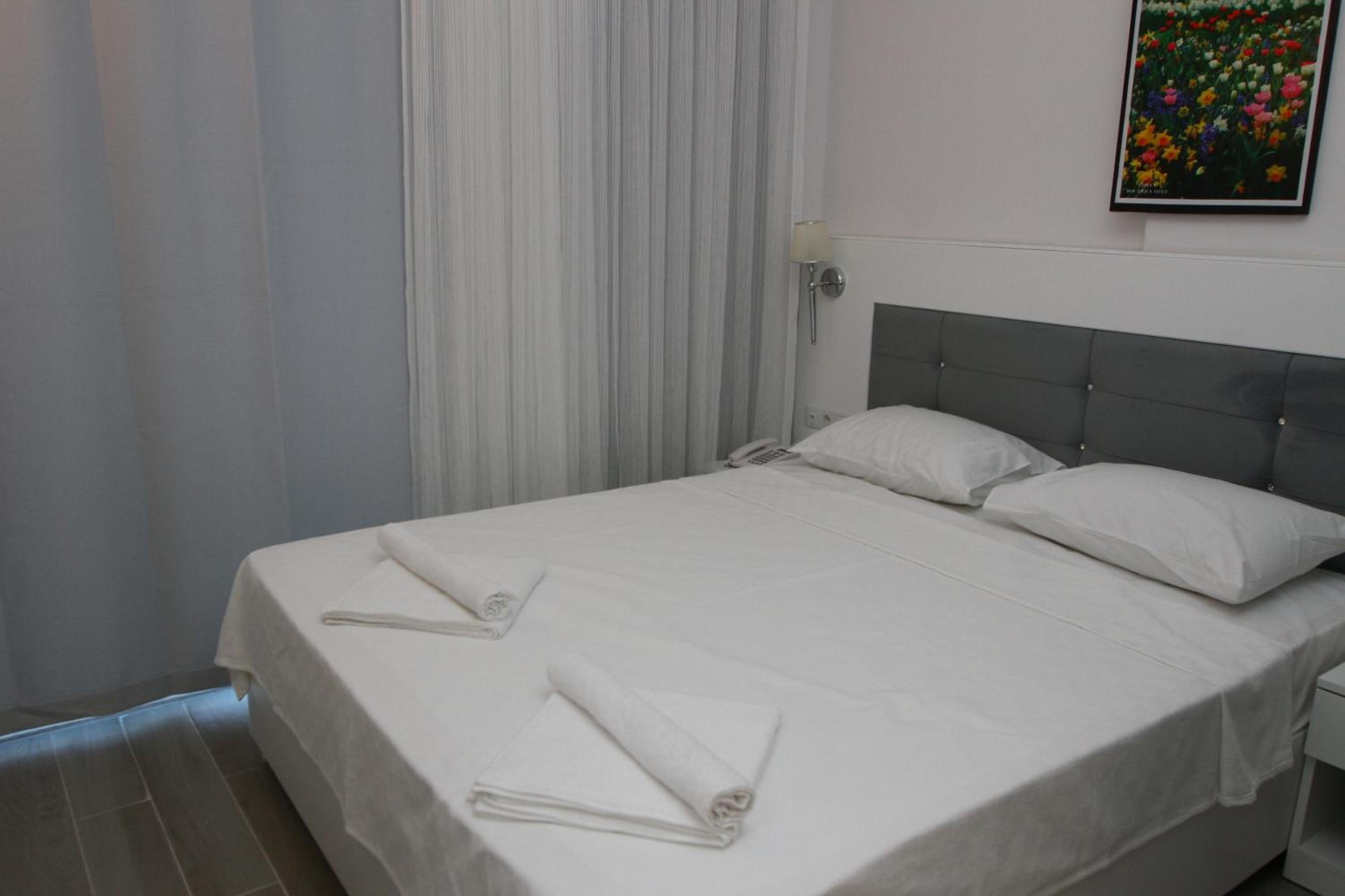 Double Room with Balcony - Photo 1