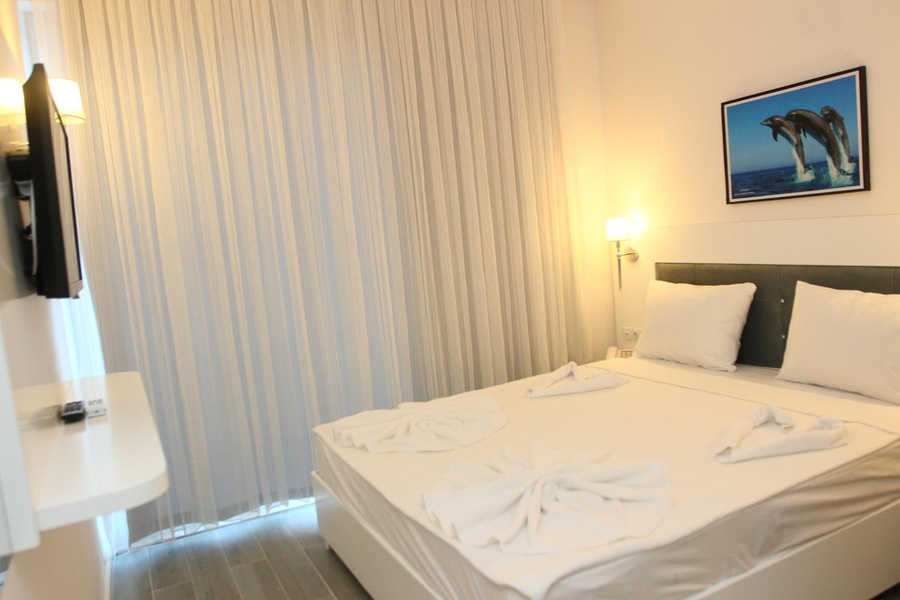 Double Room with Balcony - Photo 5