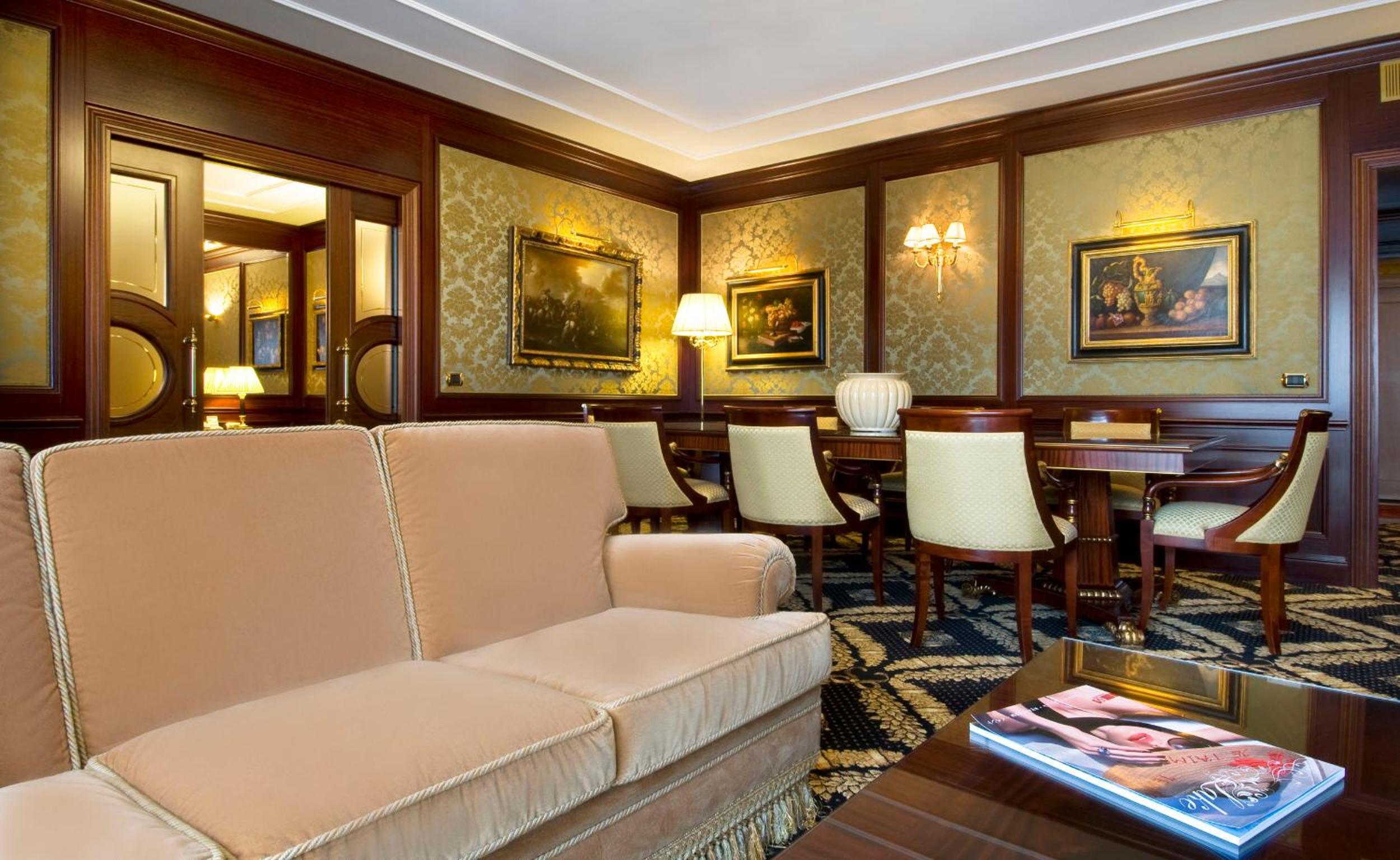 Senior Suite with Lake View - Photo 10