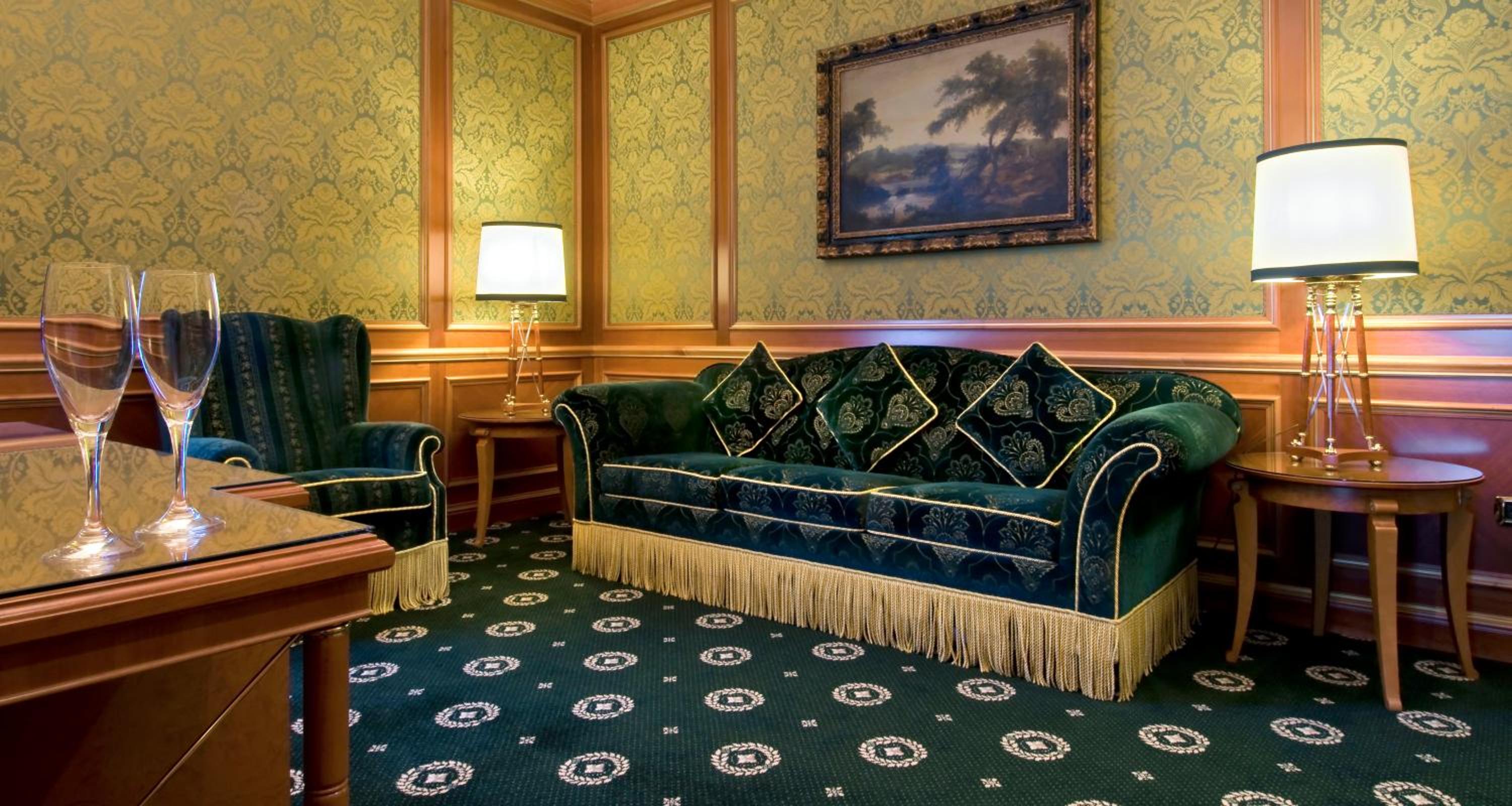 Senior Suite with Lake View - Photo 9