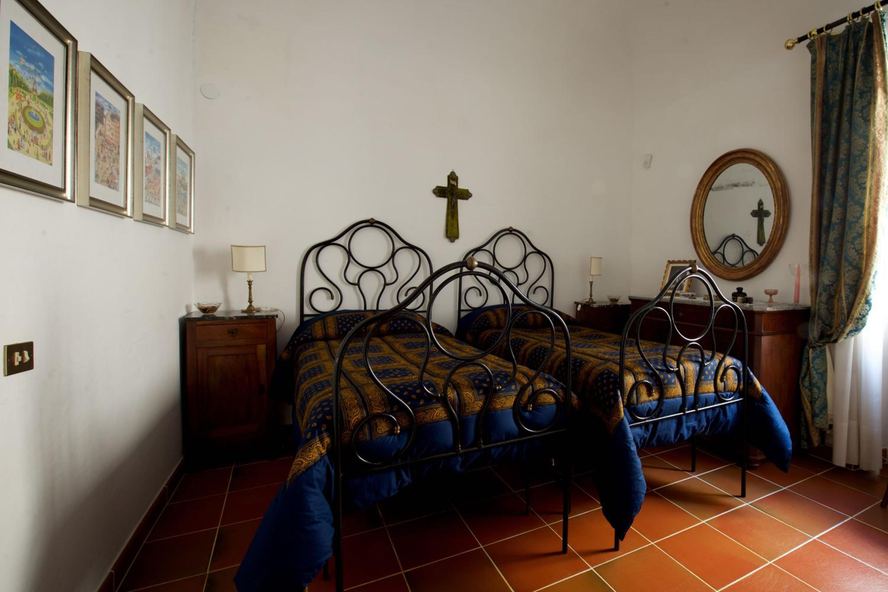 Twin Room with Private Bathroom - Photo 3