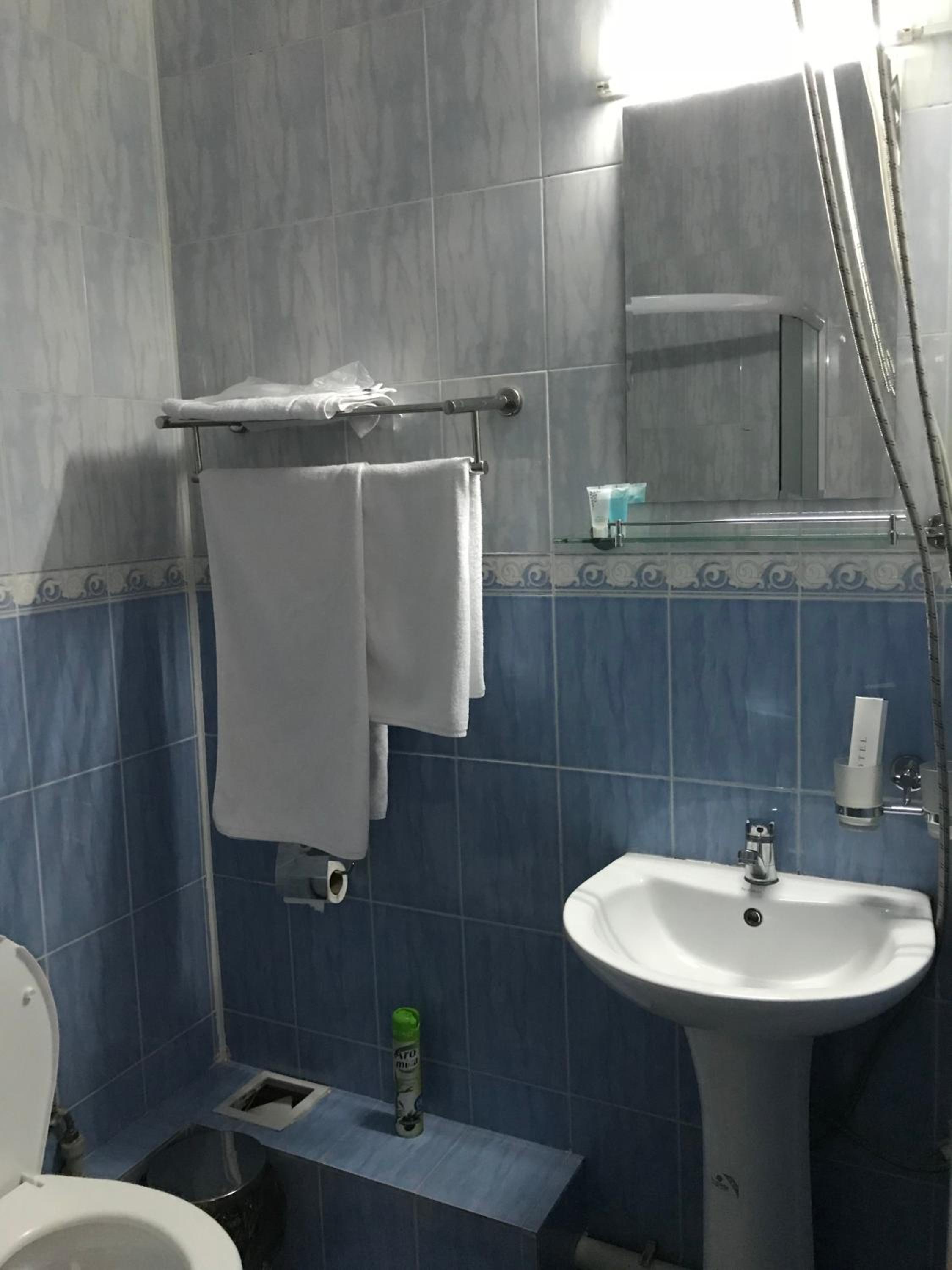 Twin Room with Shower photo 1