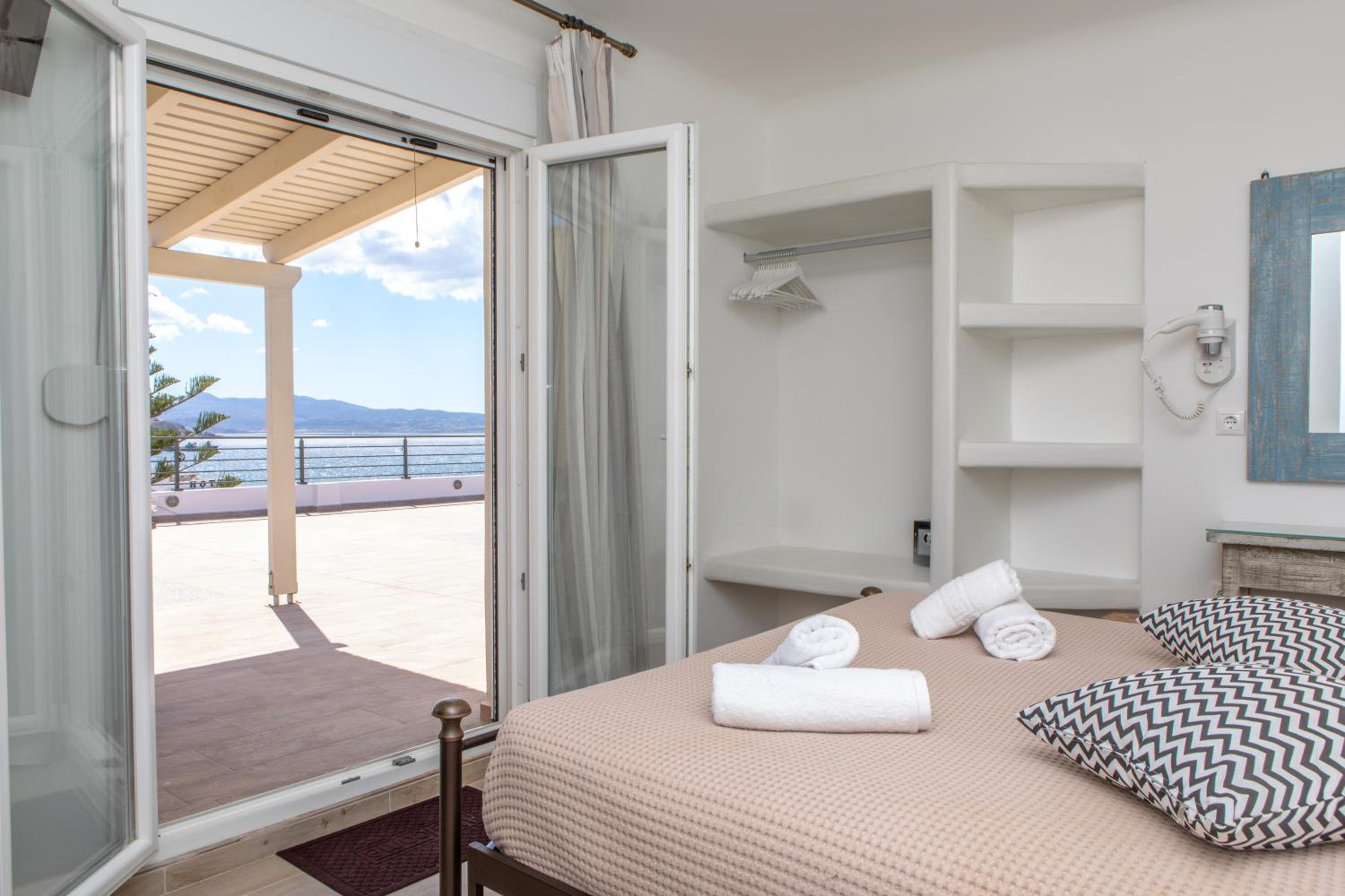 Studio with Panoramic City and Sea view