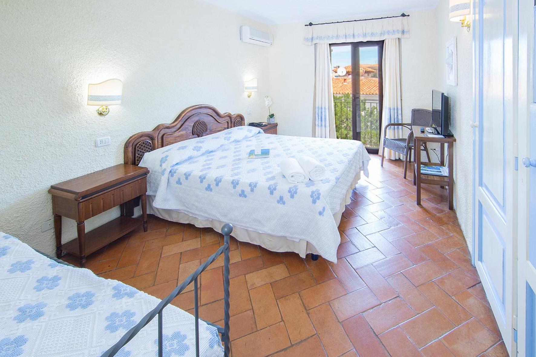 Double or Twin Room - Photo 7
