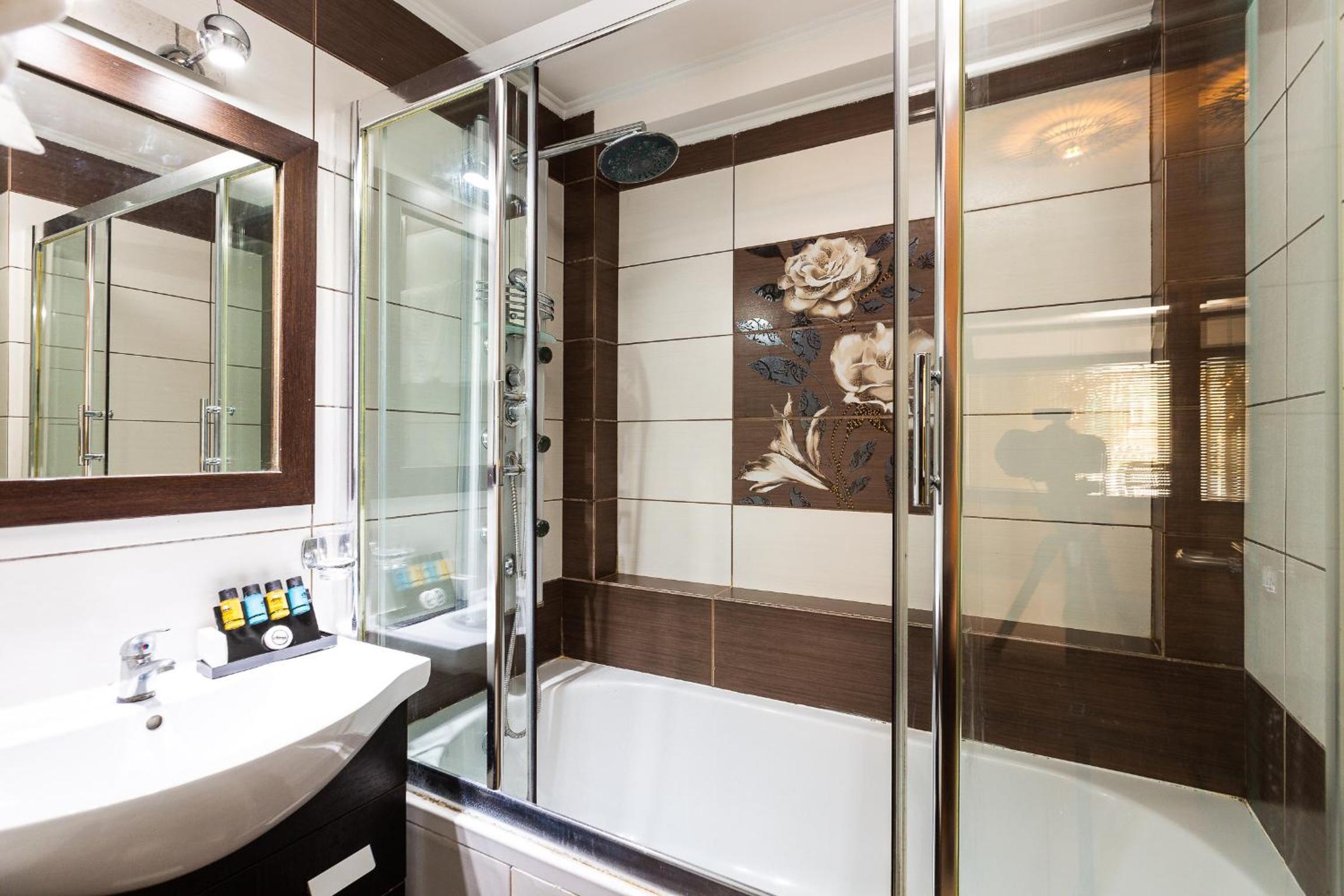 Superior Room with Garden View - Photo 7
