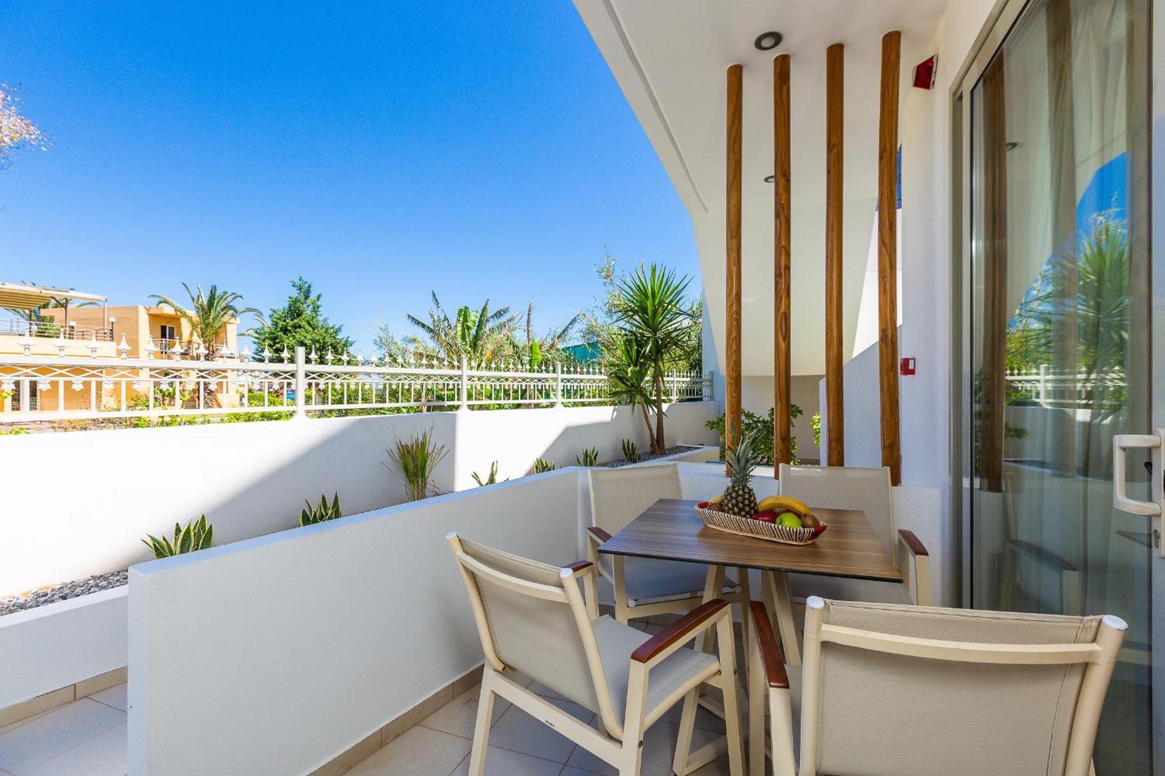 Superior Room with Garden View - Photo 2