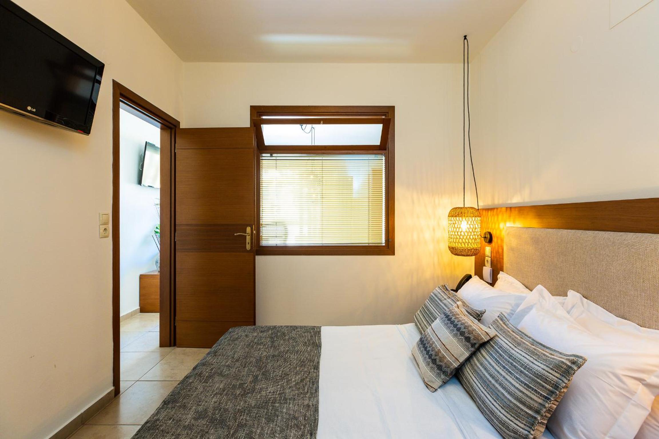 Superior Room with Garden View - Photo 4