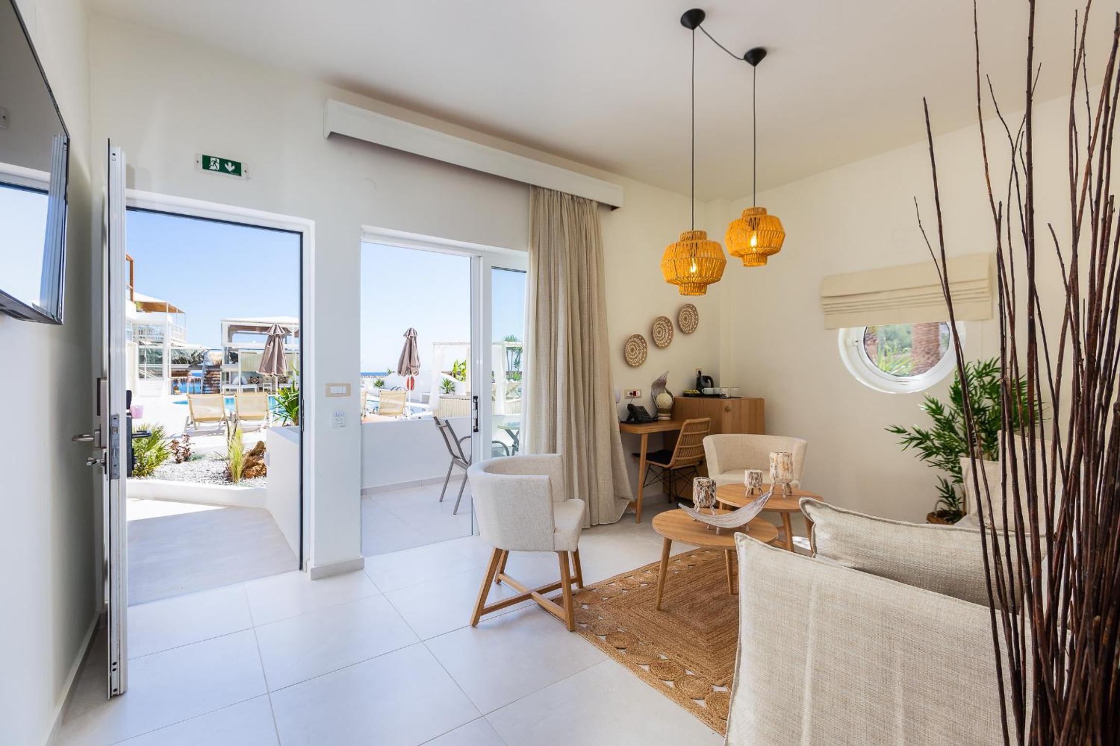 Superior Room with Side Sea View photo 3