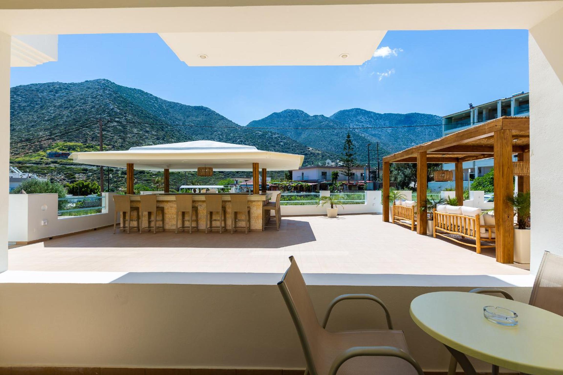 Standard Room with Pool or Mountain View - Photo 2