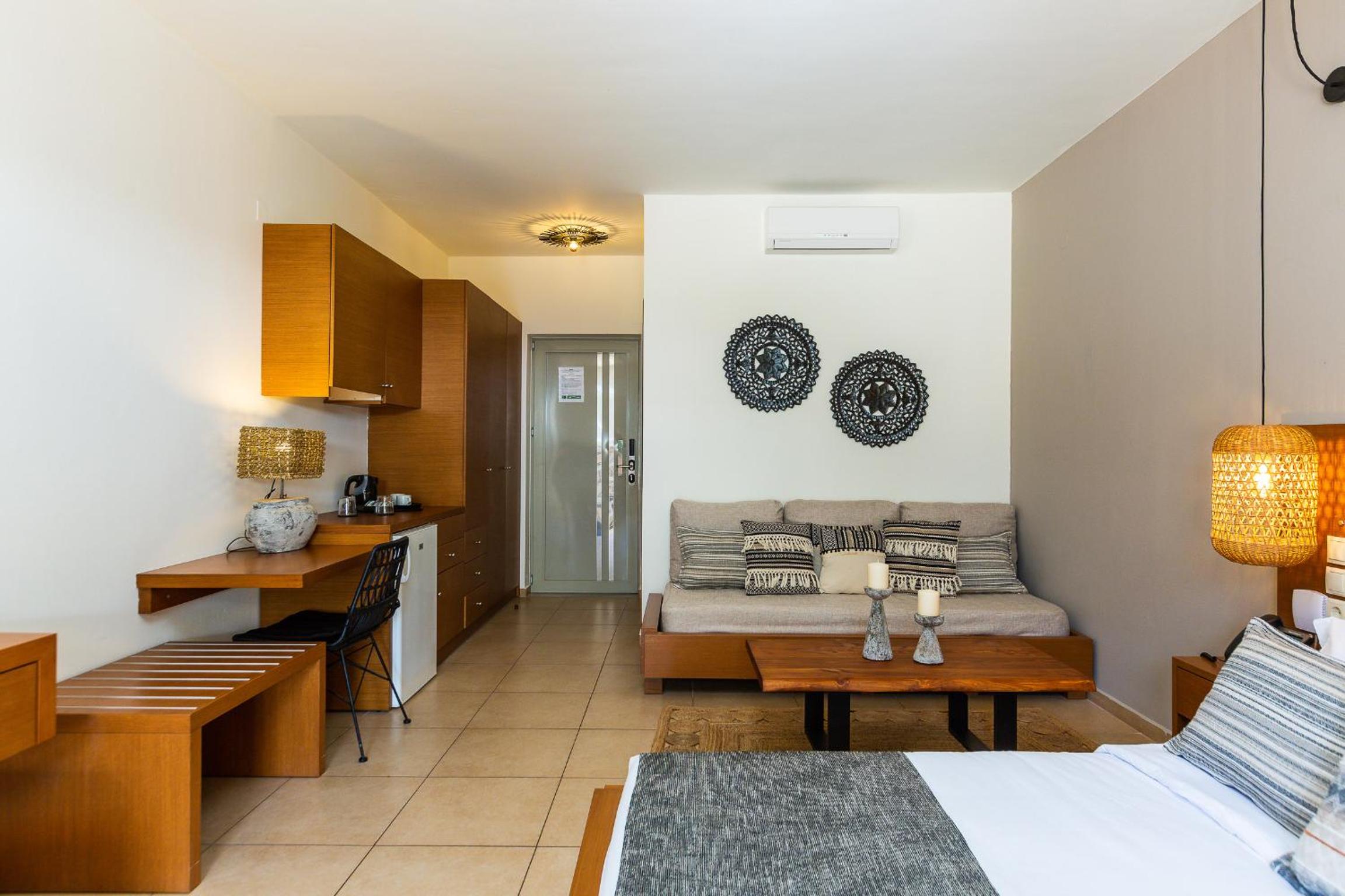 Standard Room with Pool or Mountain View - Photo 6