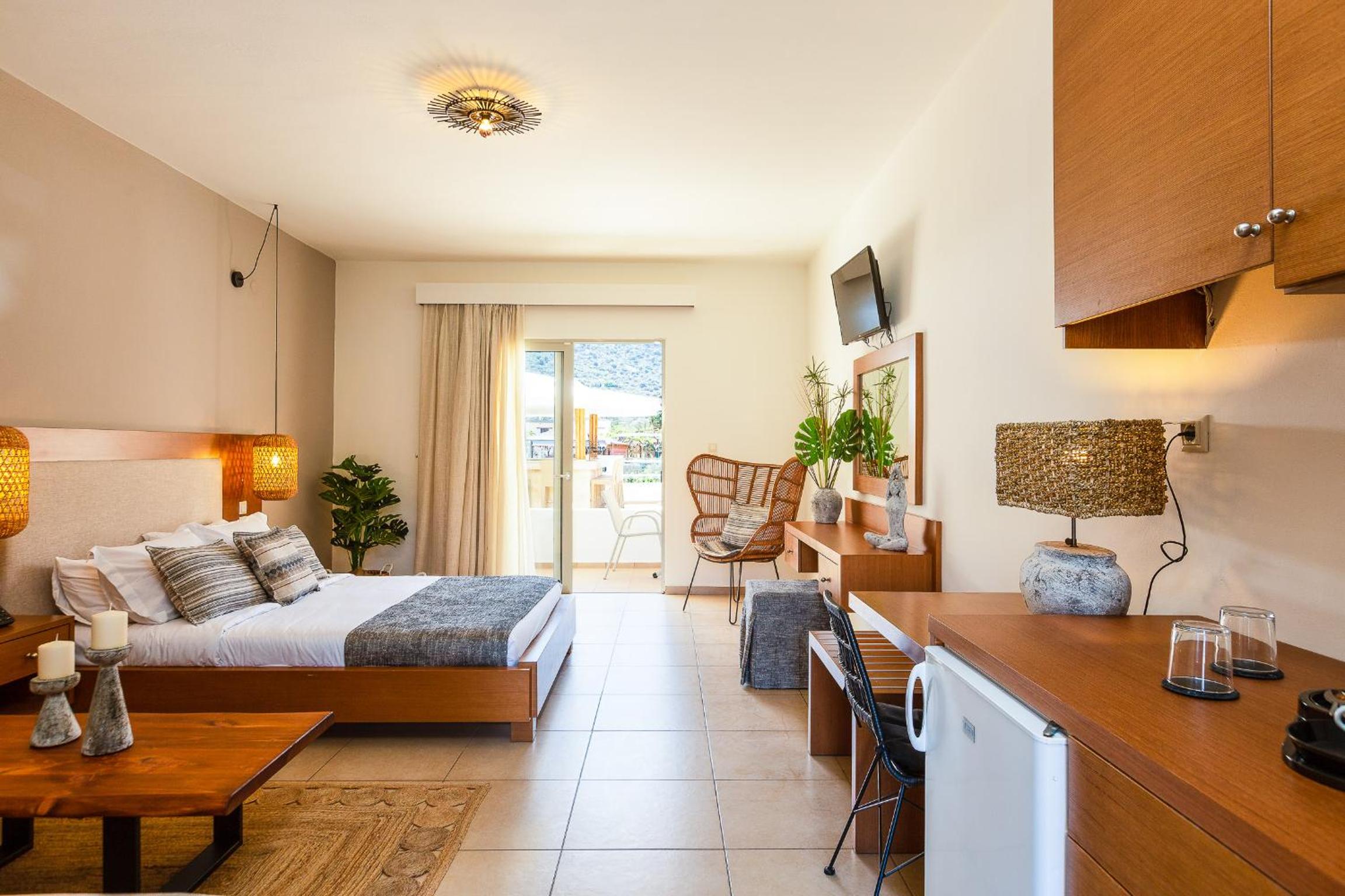 Standard Room with Pool or Mountain View - Photo 1
