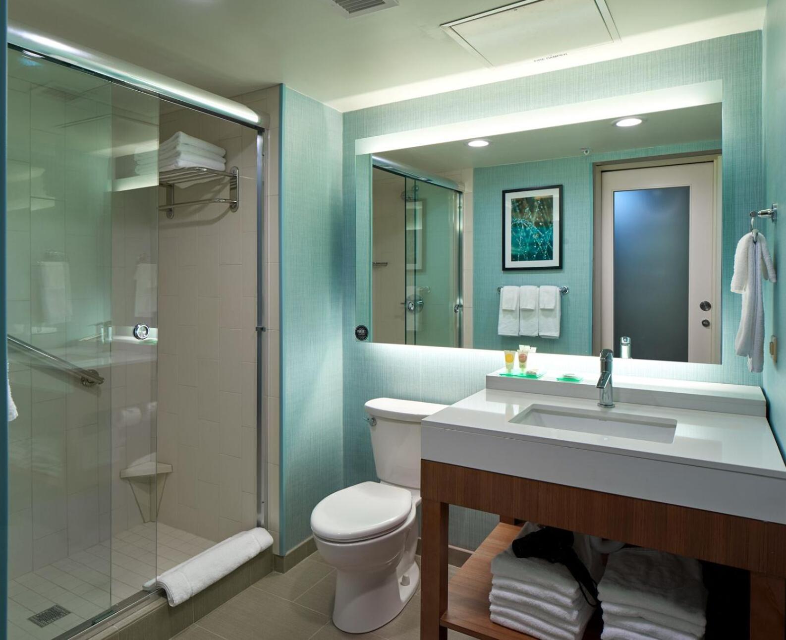 Queen Room with Two Queen Beds - City View photo 2