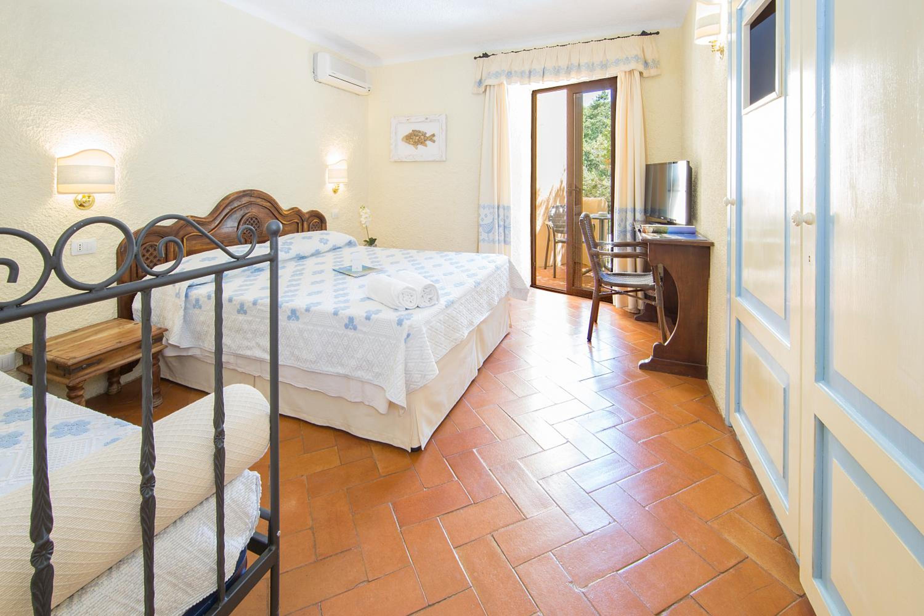 Double or Twin Room - Photo 11