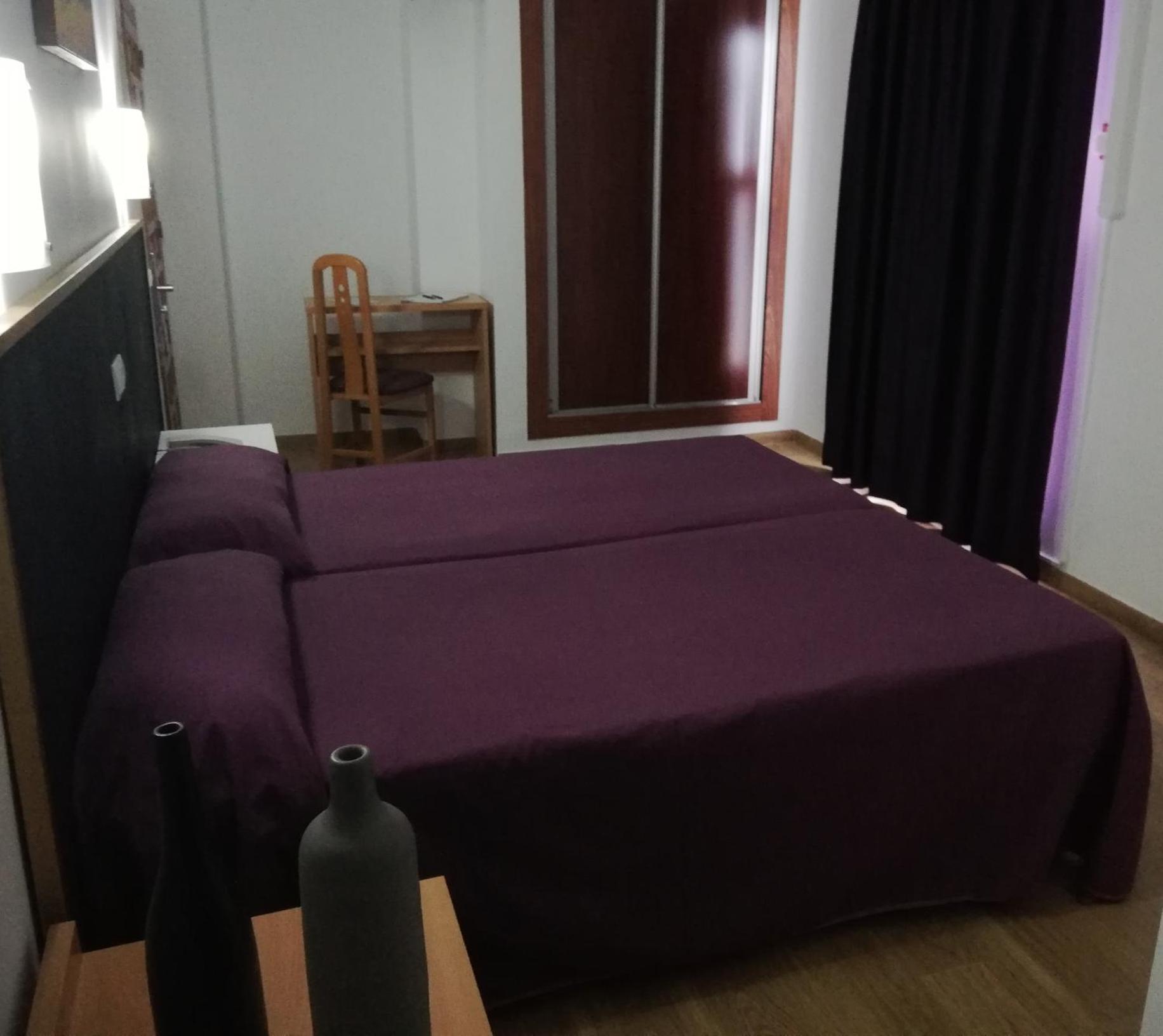 Twin Room - Photo 5