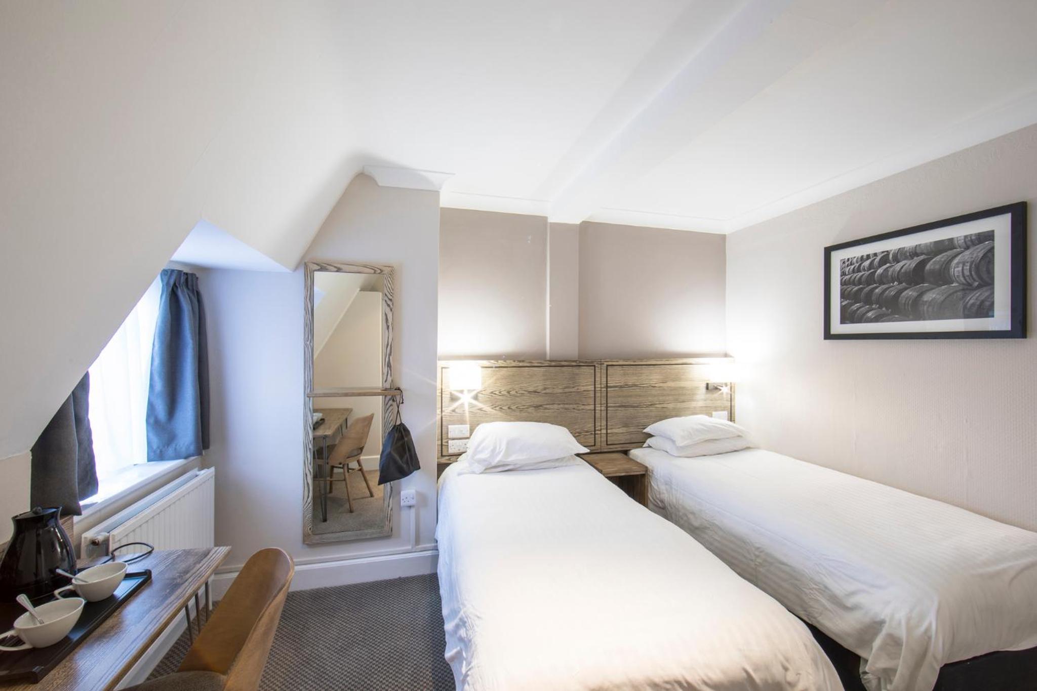 Standard Twin Room photo 2
