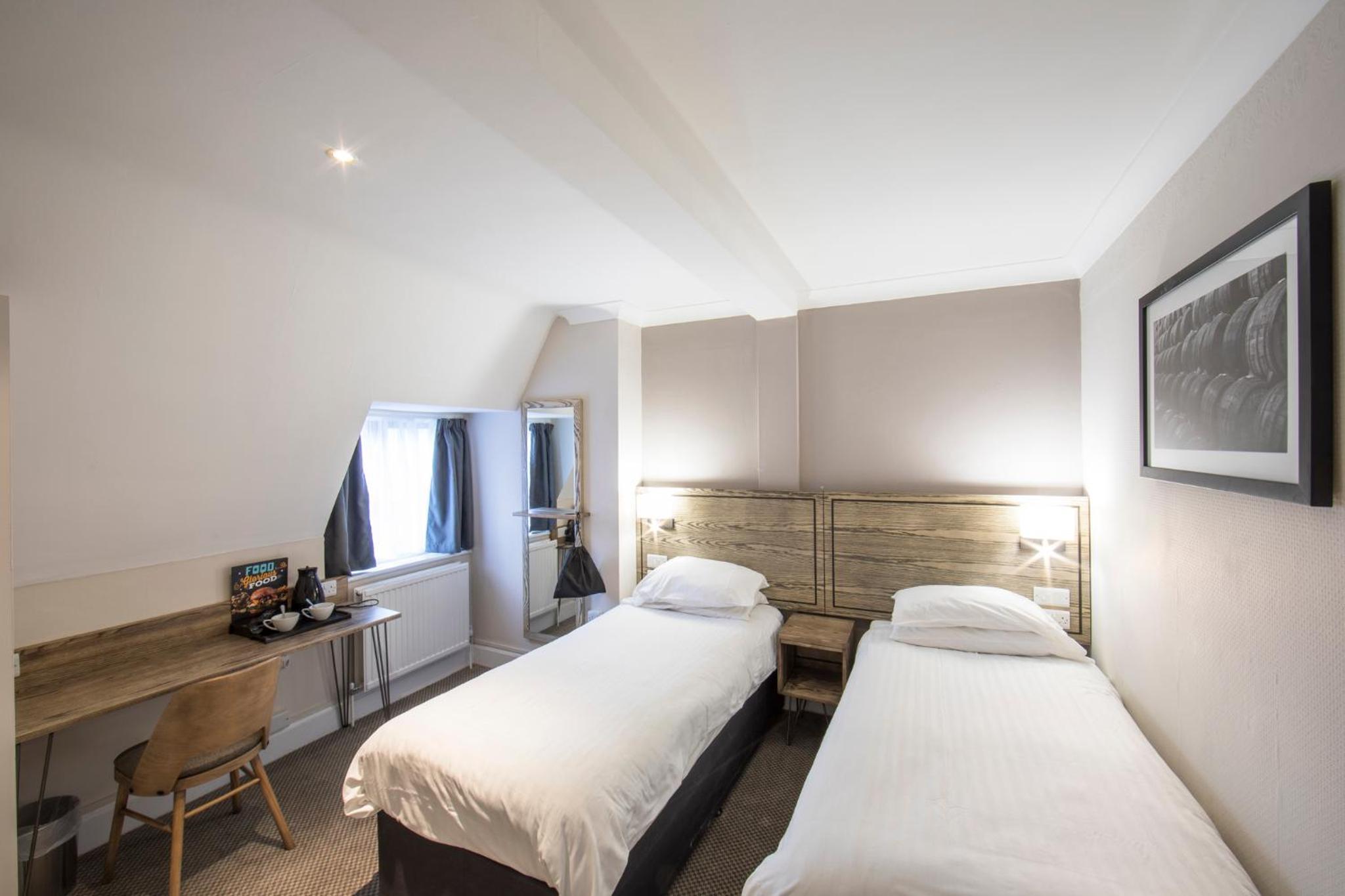 Standard Twin Room photo 3