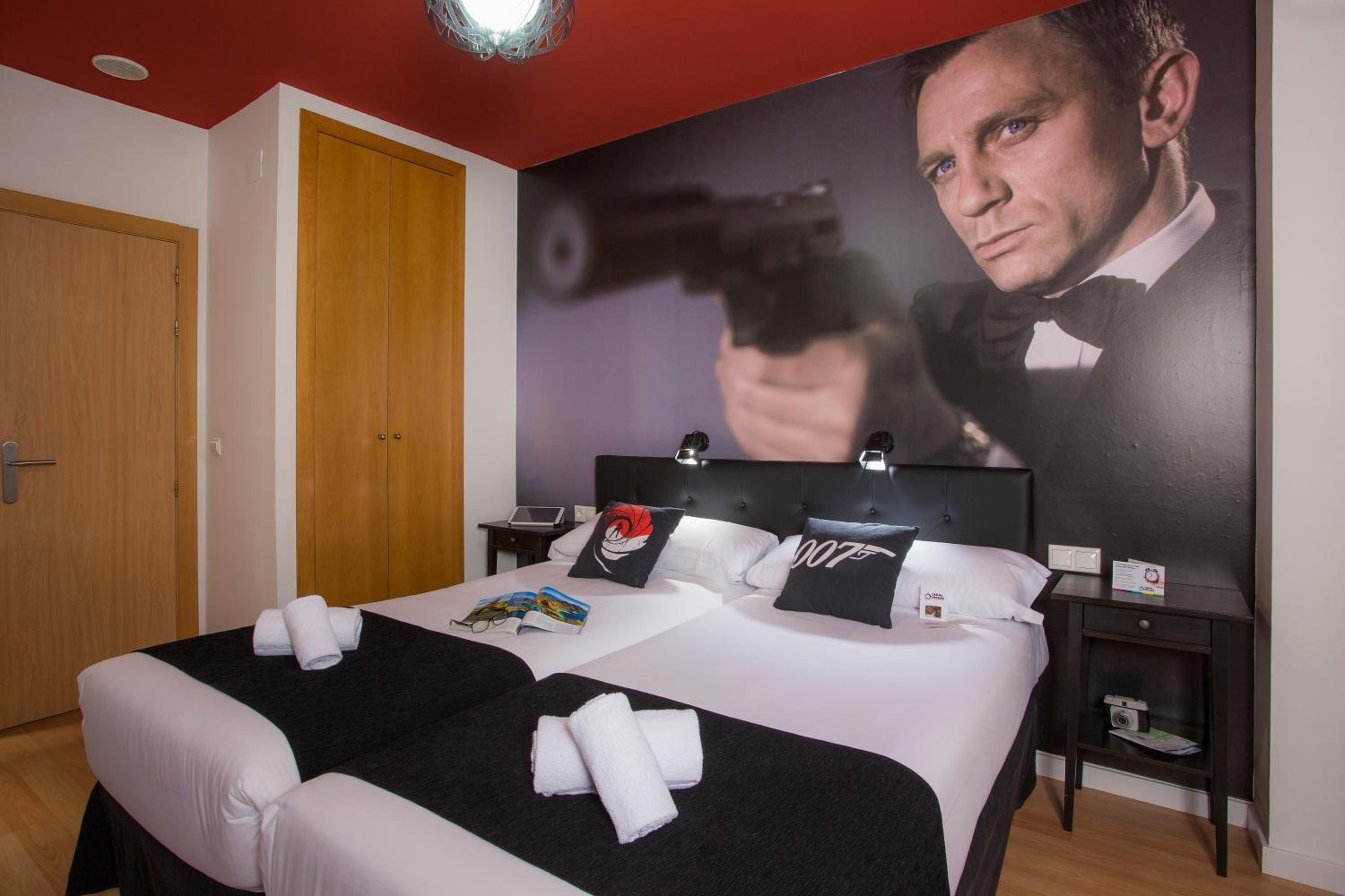 Economy Triple Room photo 3