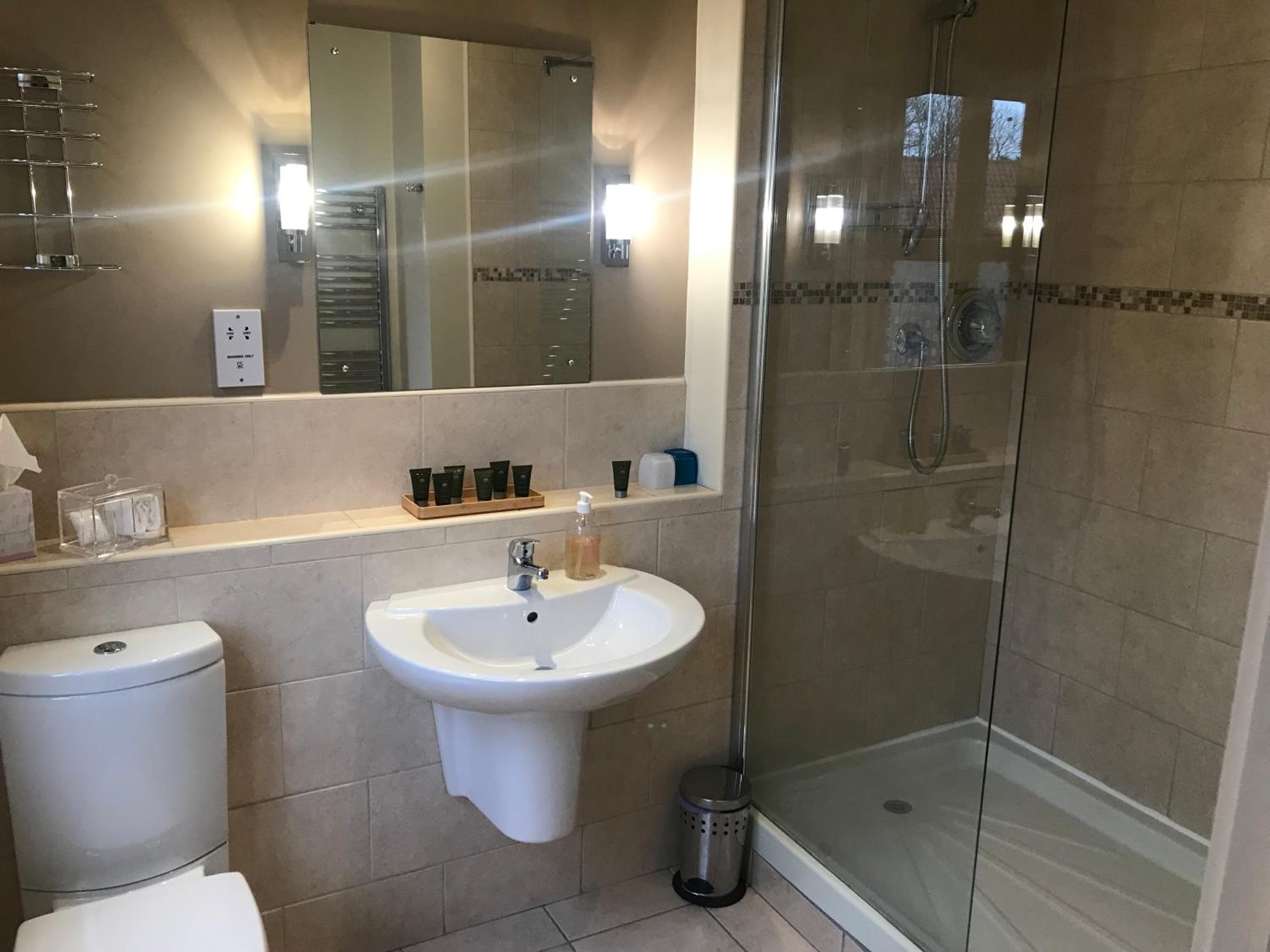 Deluxe Double Room with Shower photo 3