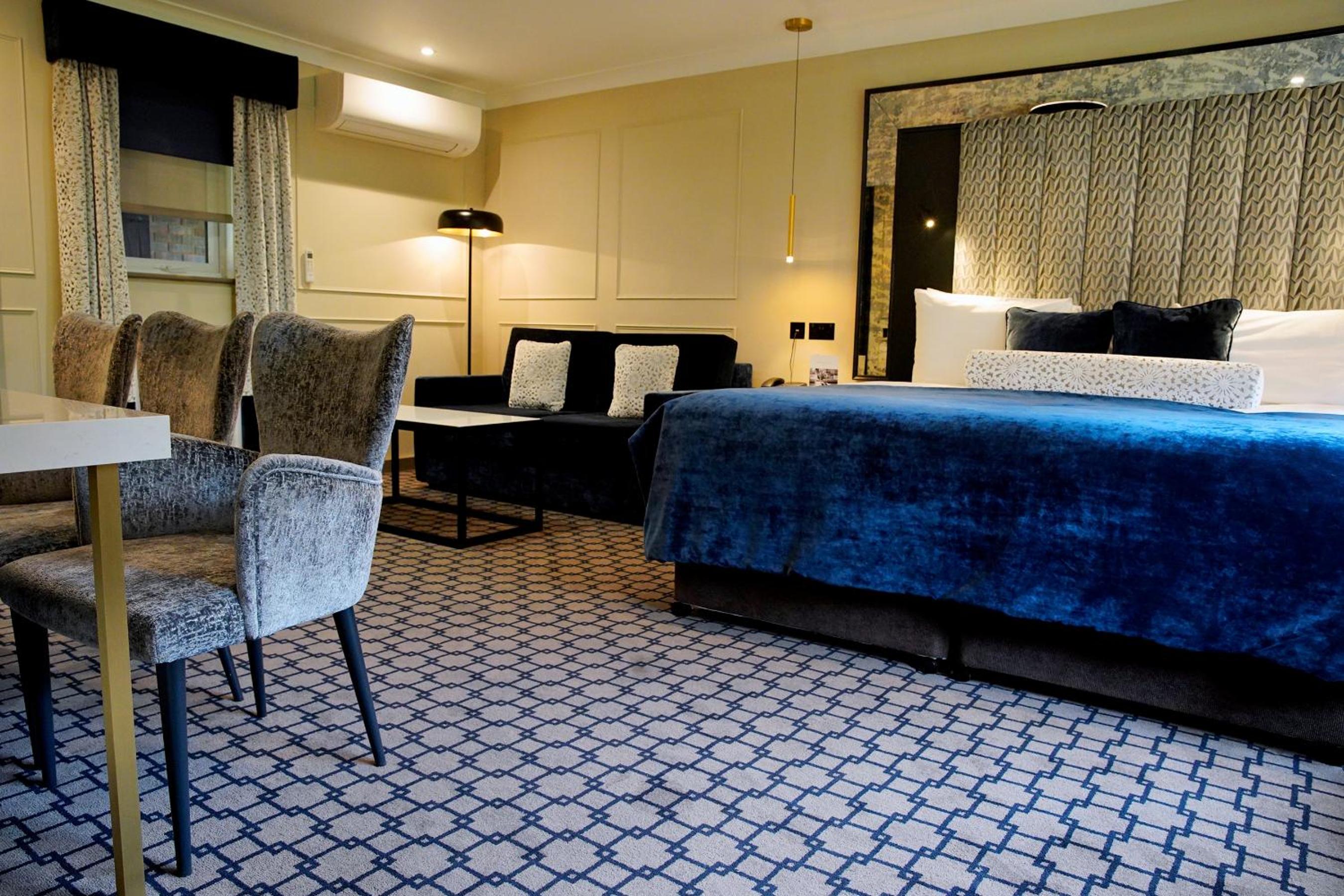 Executive Family Room - Photo 1