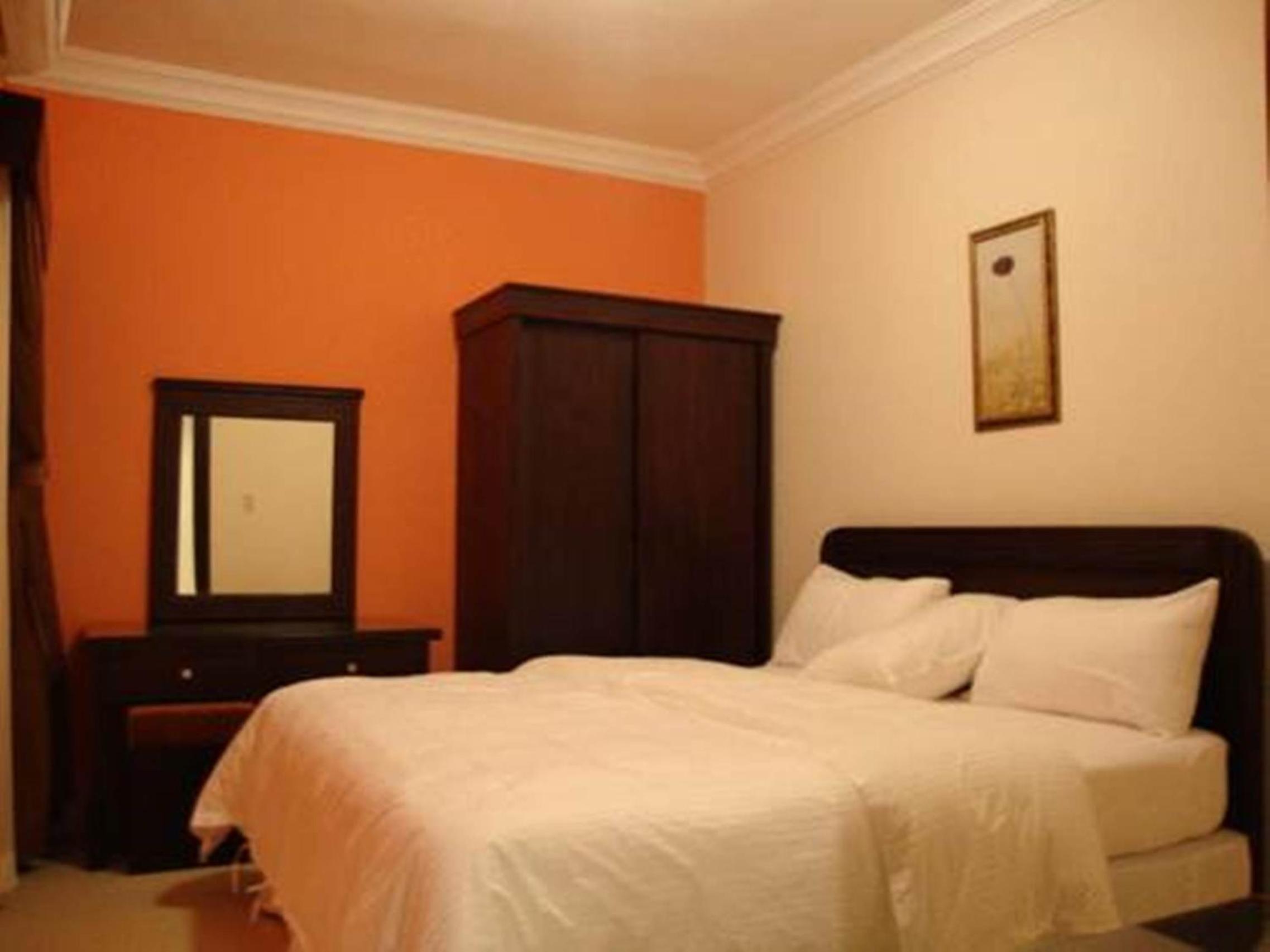 One-Bedroom Apartment photo 3