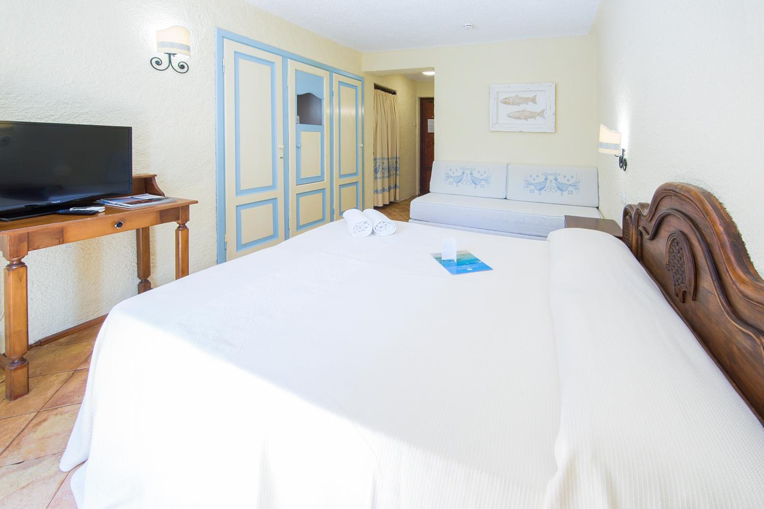 Double or Twin Room - Photo 10