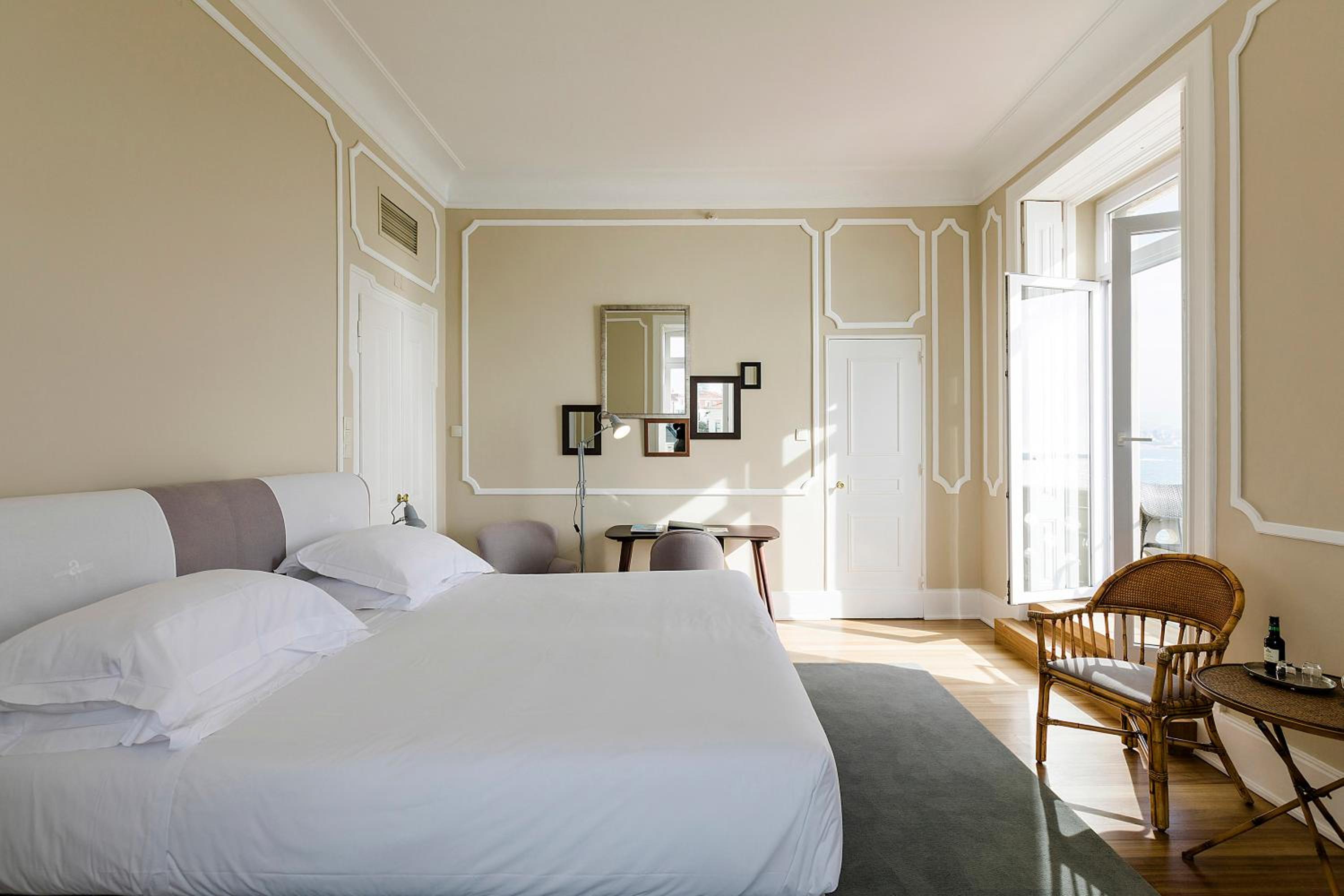 Deluxe Double Room with Sea View - Photo 2