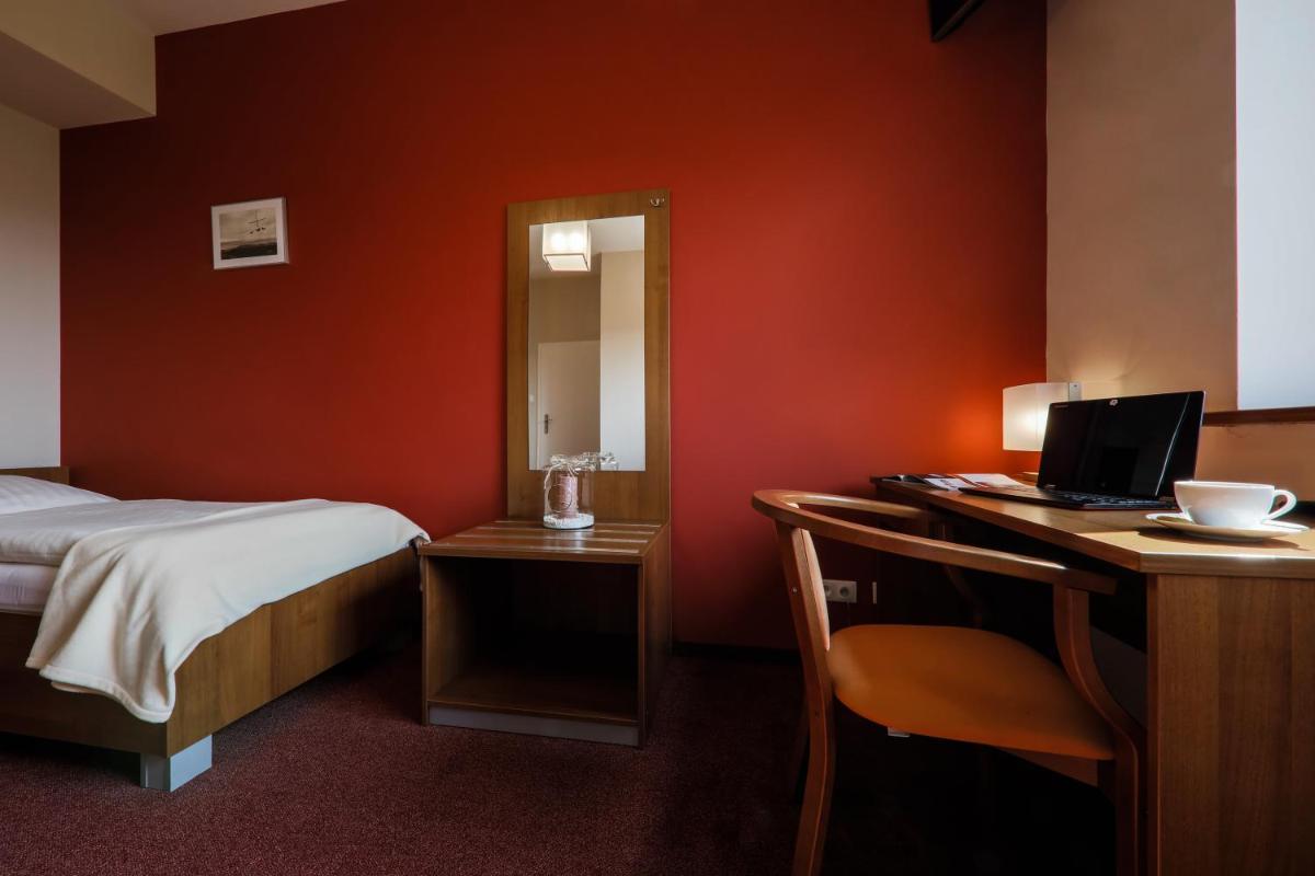 Single Room with Bathroom photo 1