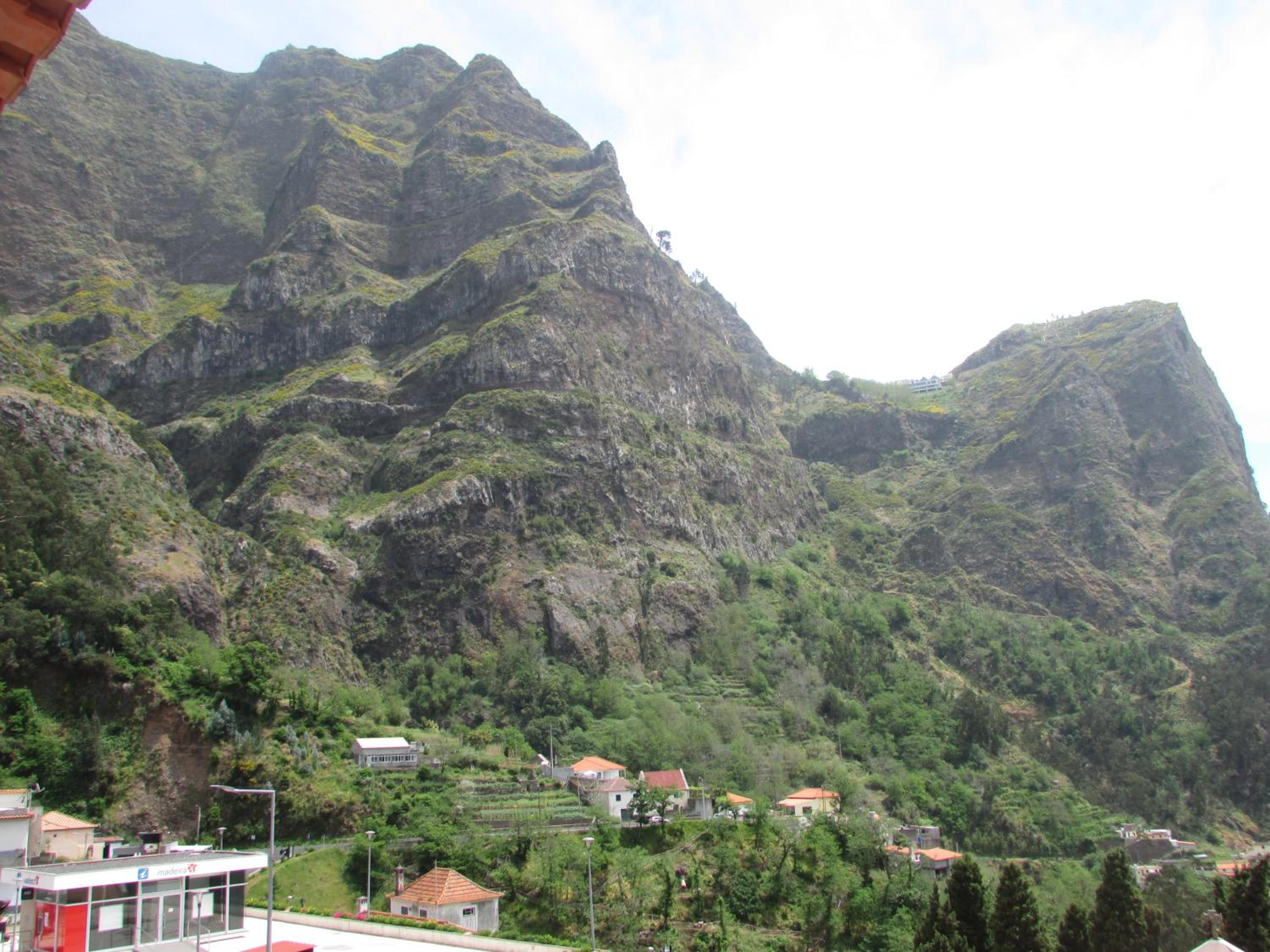 Apartment with Mountain View - Photo 27
