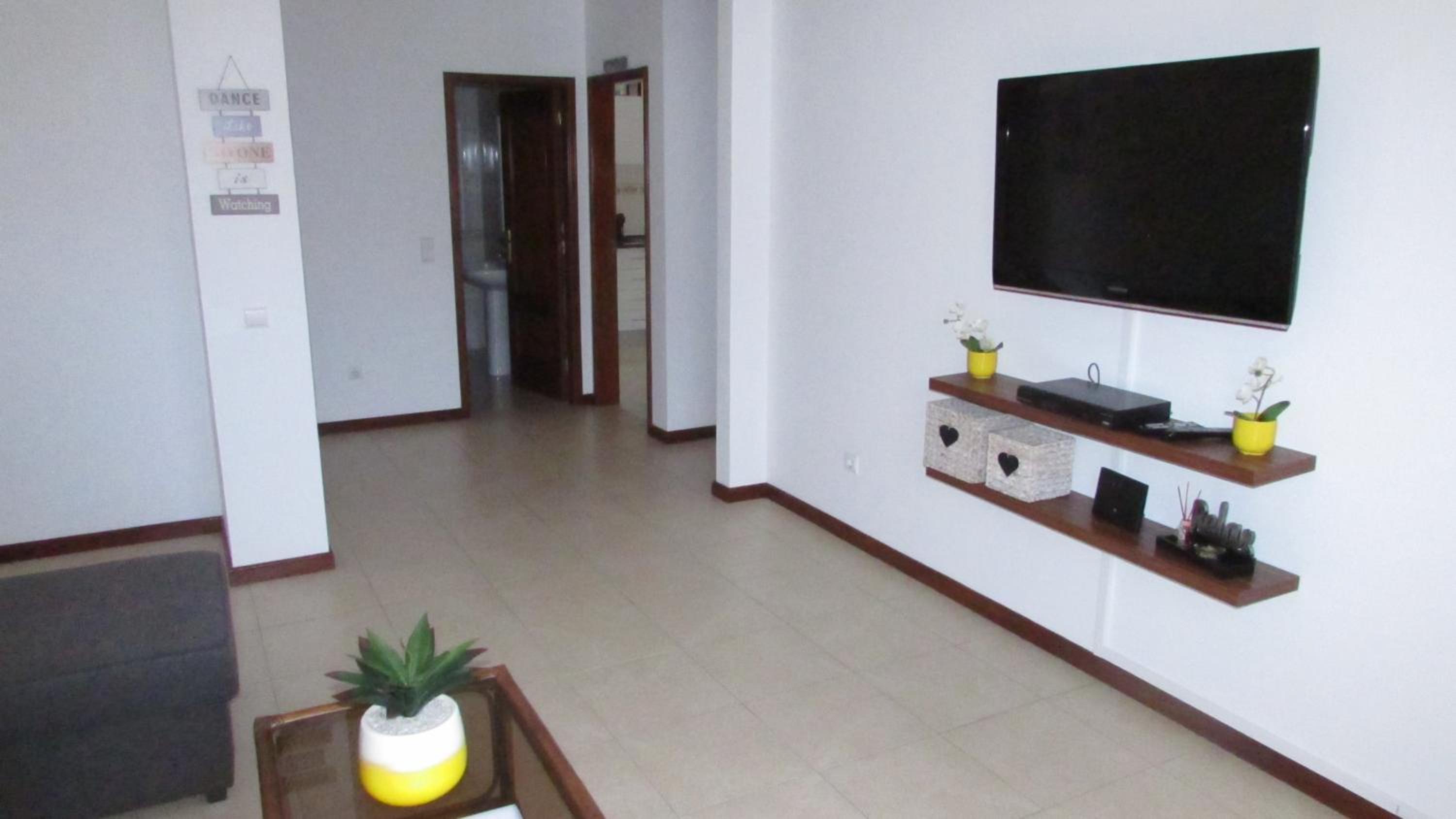 Apartment with Mountain View - Photo 15
